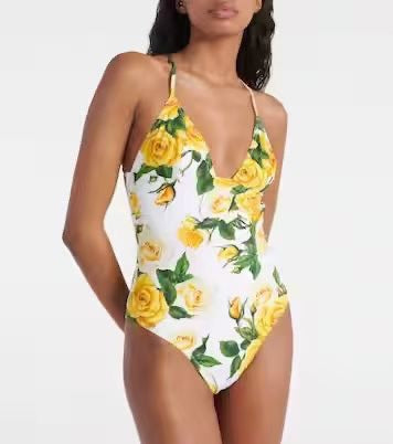 Simple and stylish one-piece swimsuit