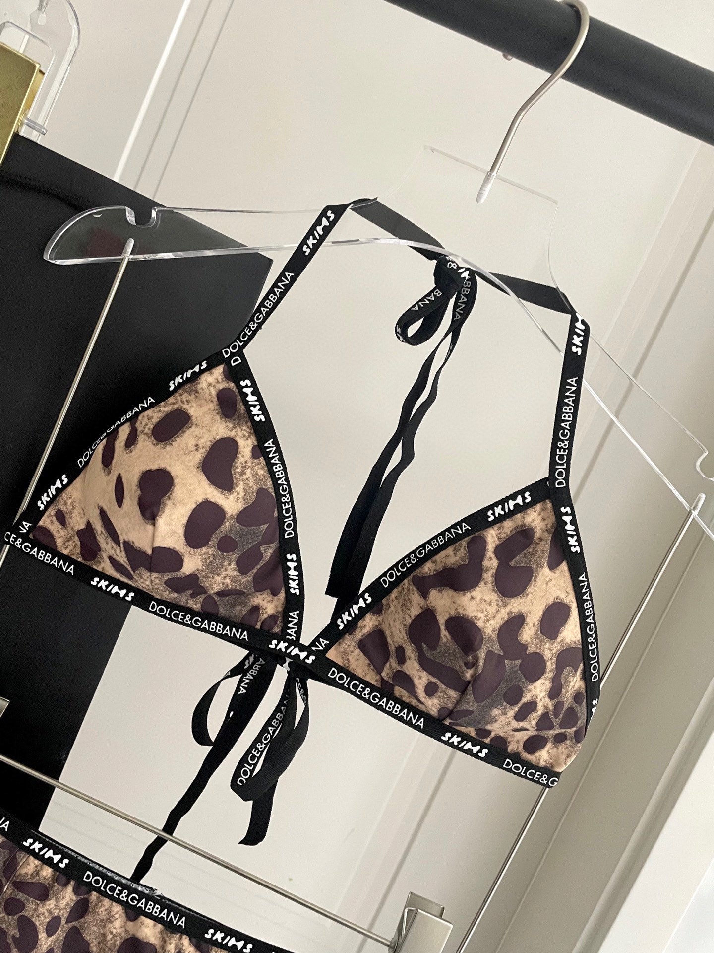 Fashionable leopard print swimsuit