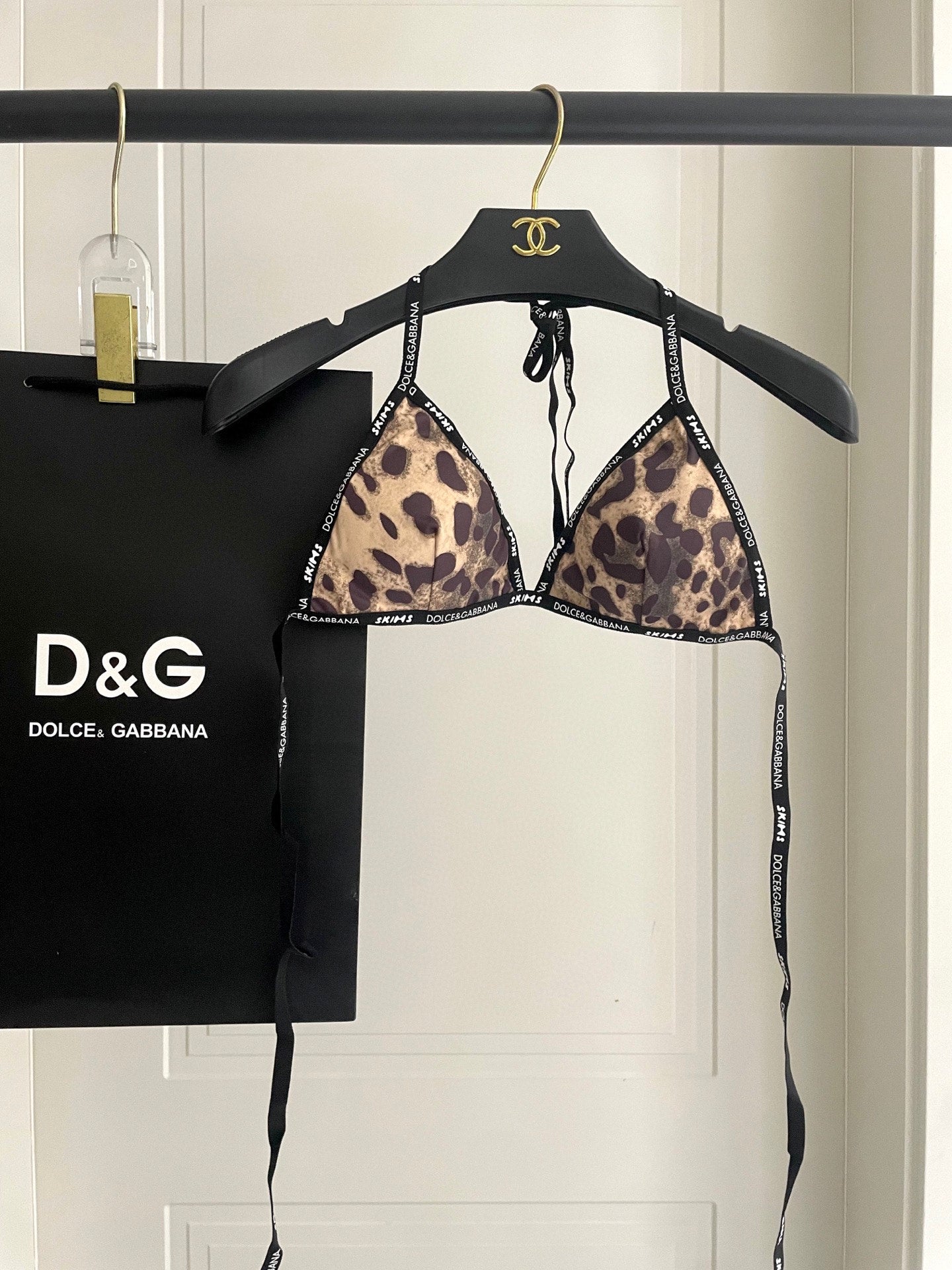 Fashionable leopard print swimsuit