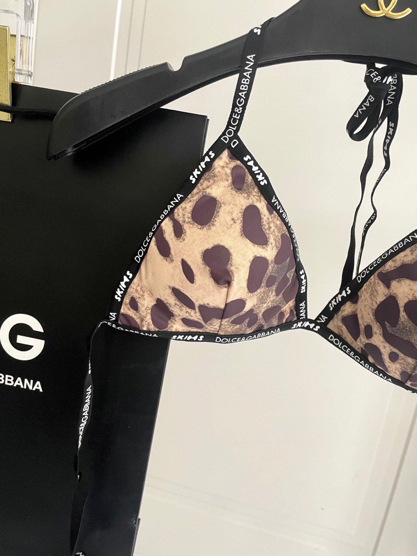 Fashionable leopard print swimsuit