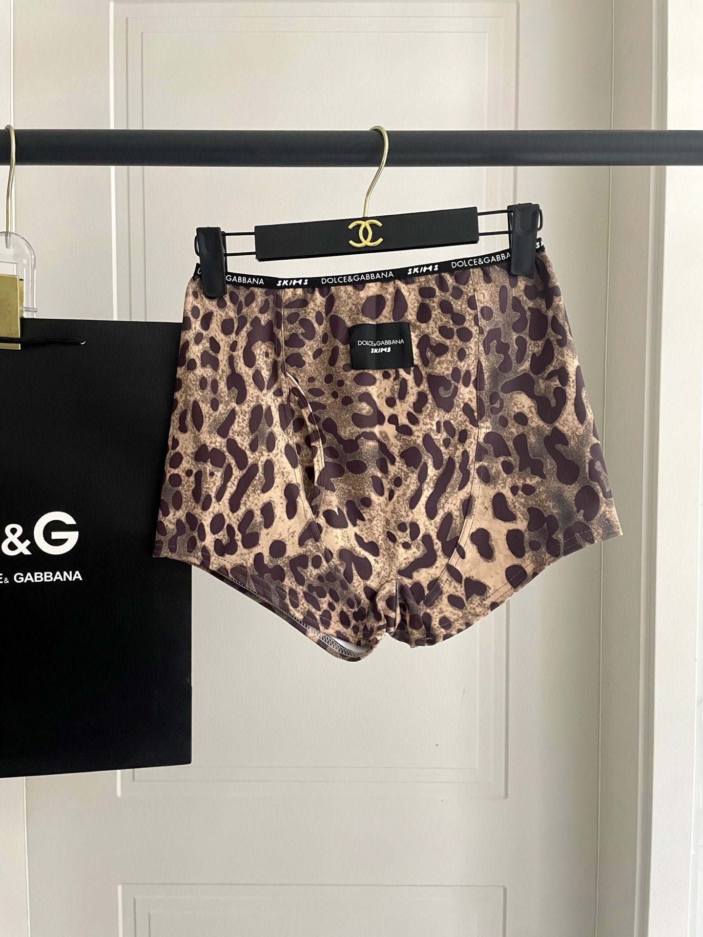 Fashionable leopard print swimsuit