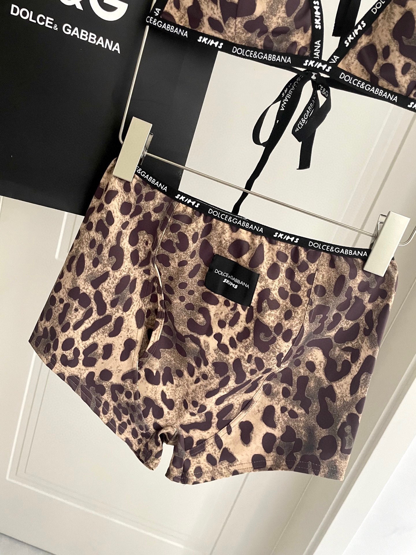 Fashionable leopard print swimsuit