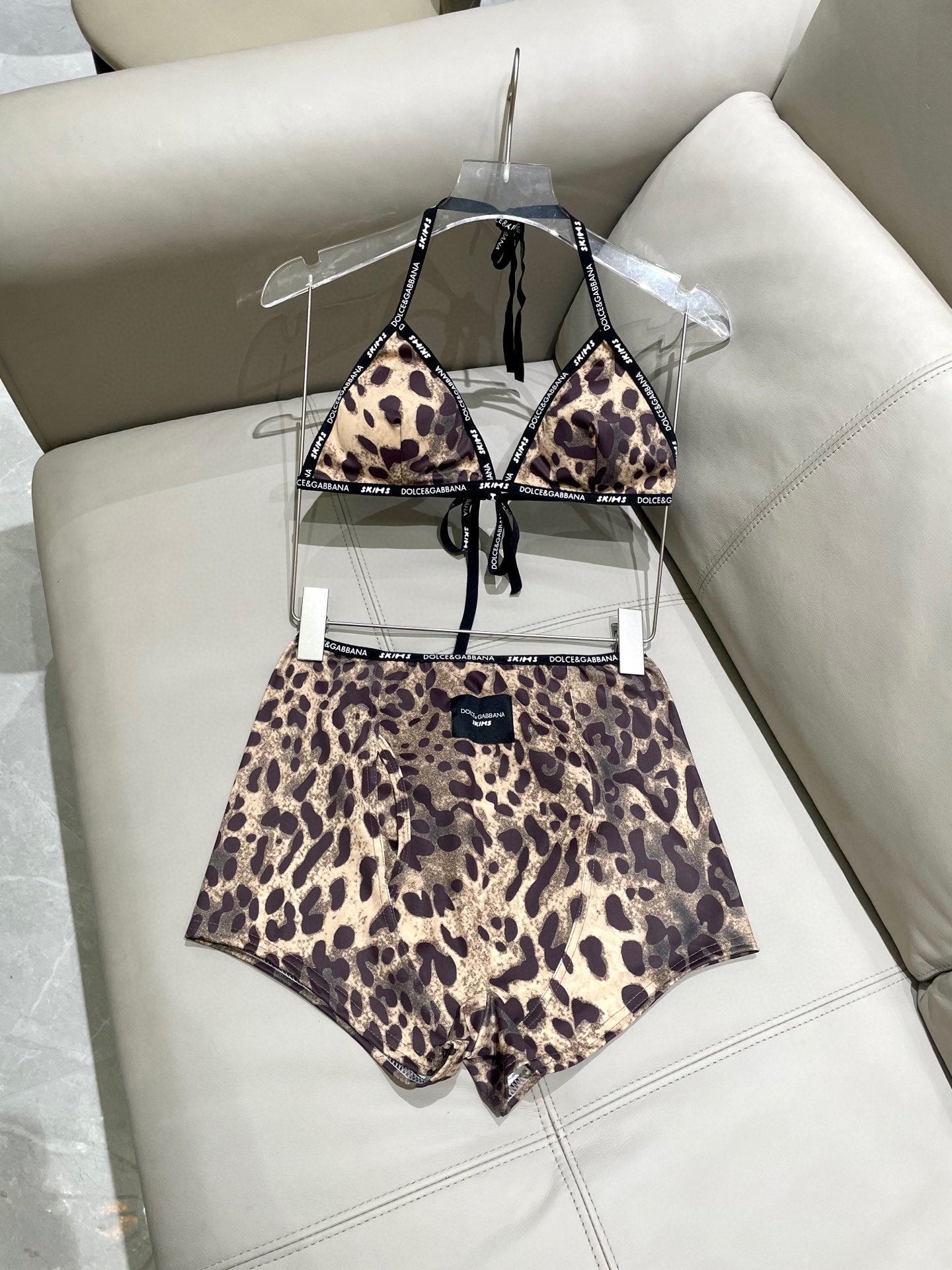 Fashionable leopard print swimsuit