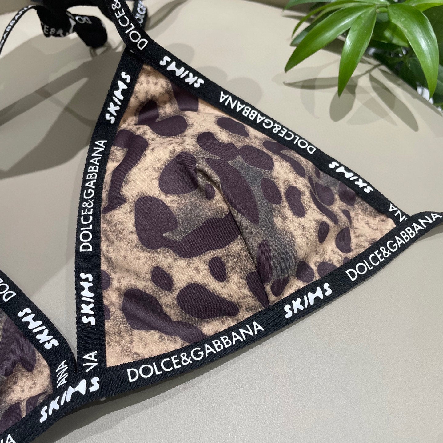 Fashionable leopard print swimsuit