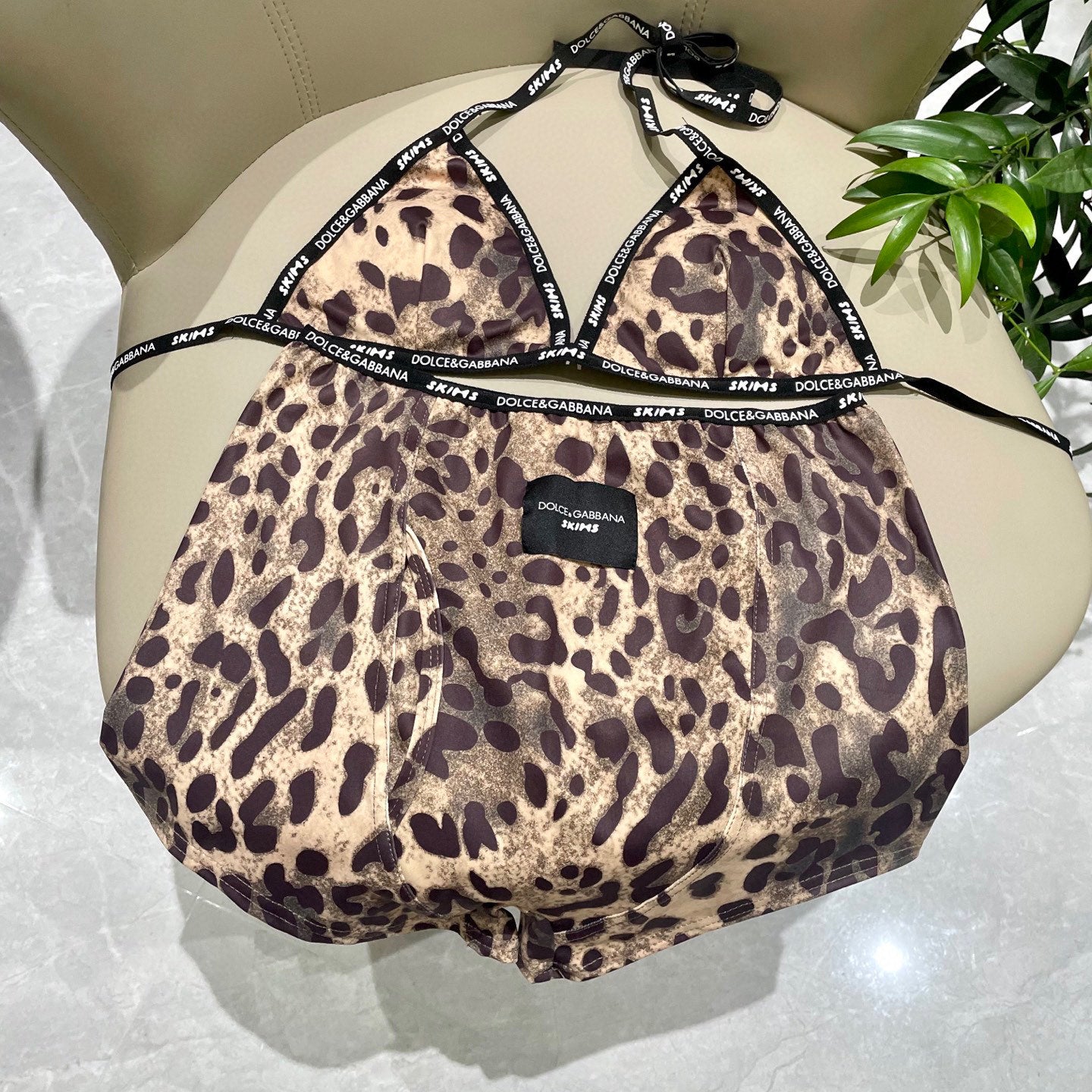Fashionable leopard print swimsuit