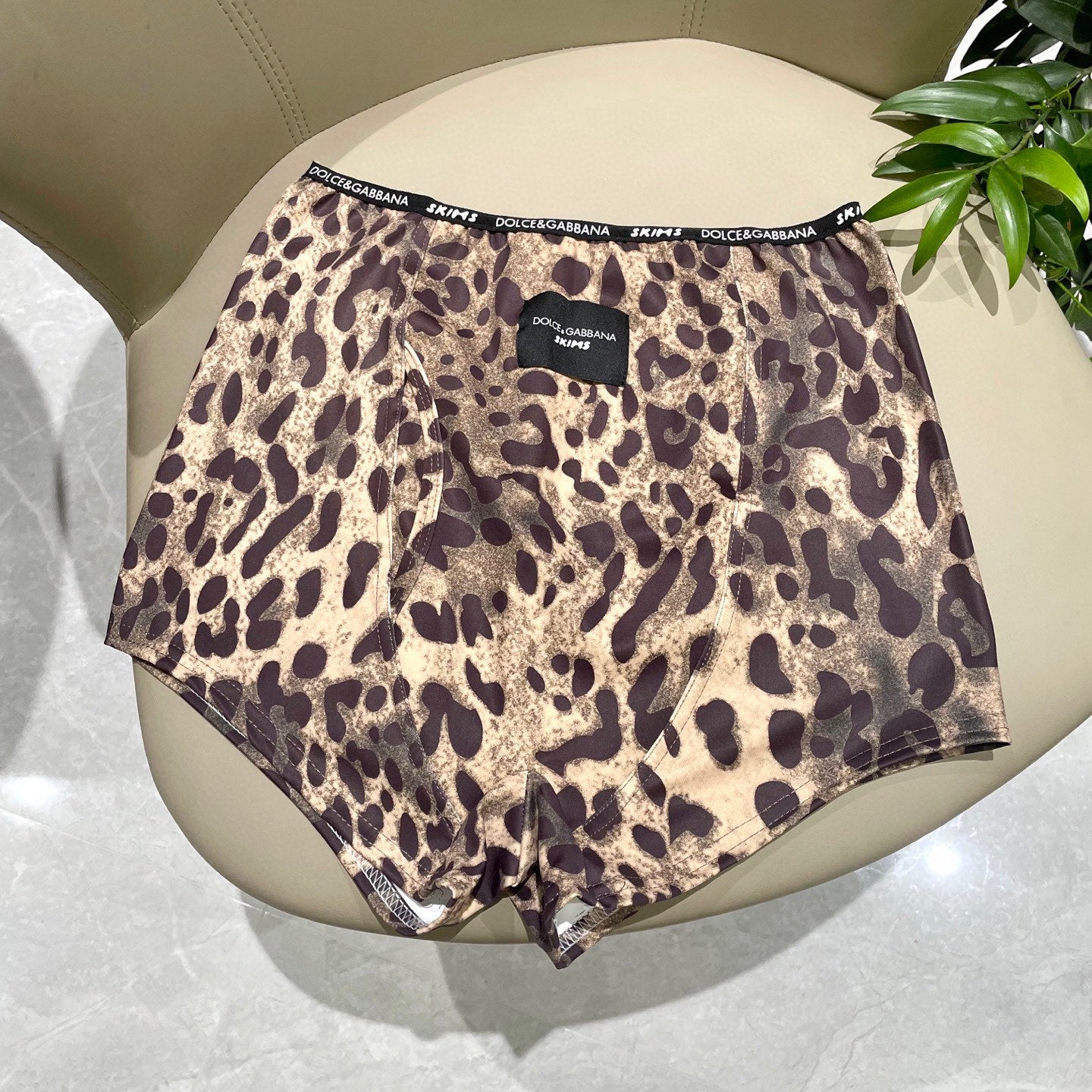 Fashionable leopard print swimsuit