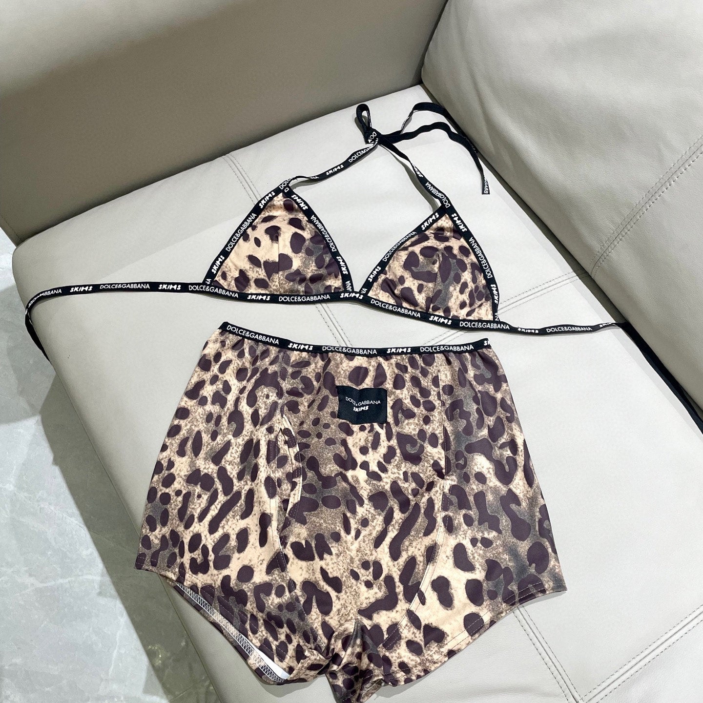 Fashionable leopard print swimsuit