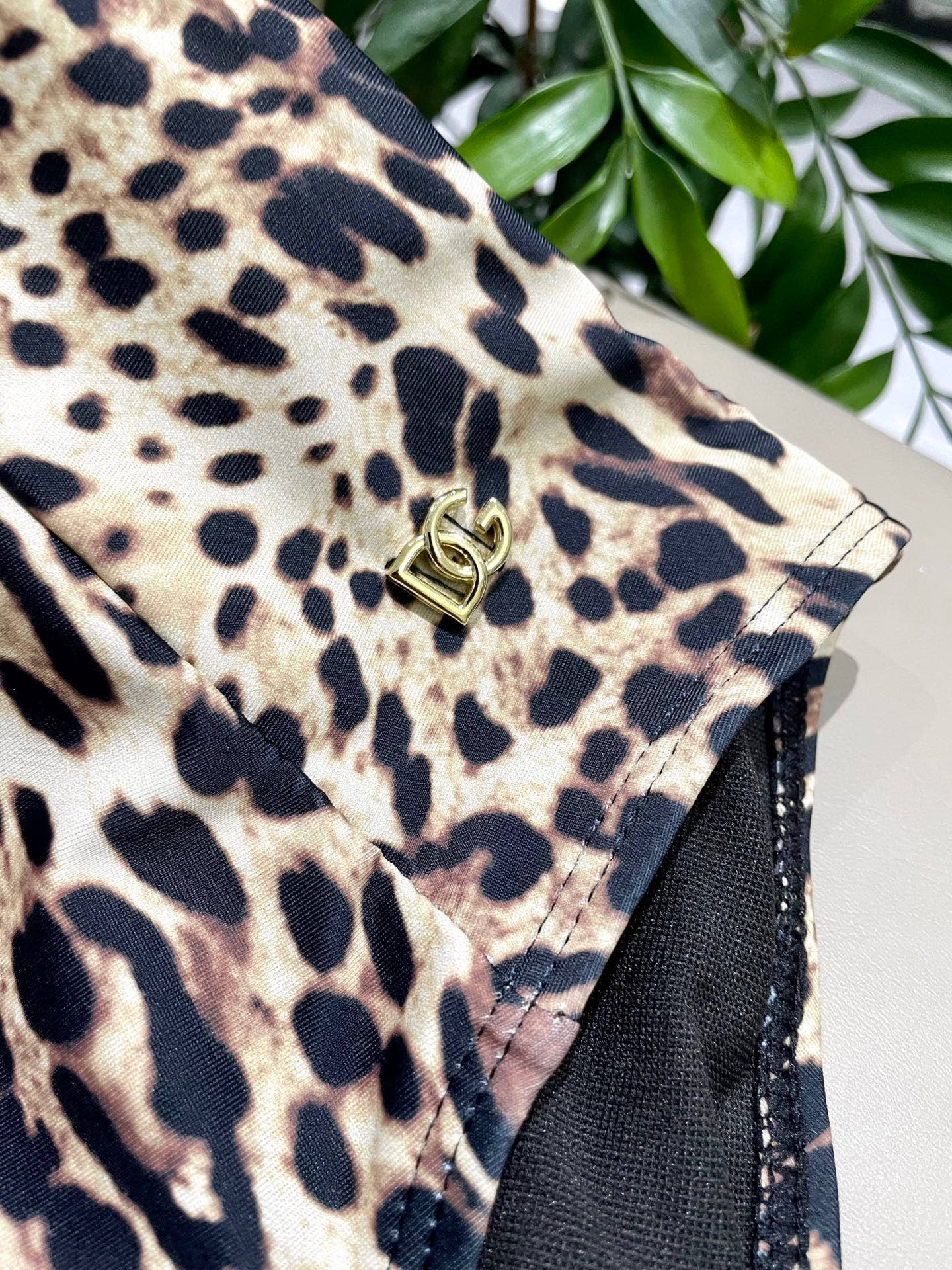 Fashionable leopard print swimsuit