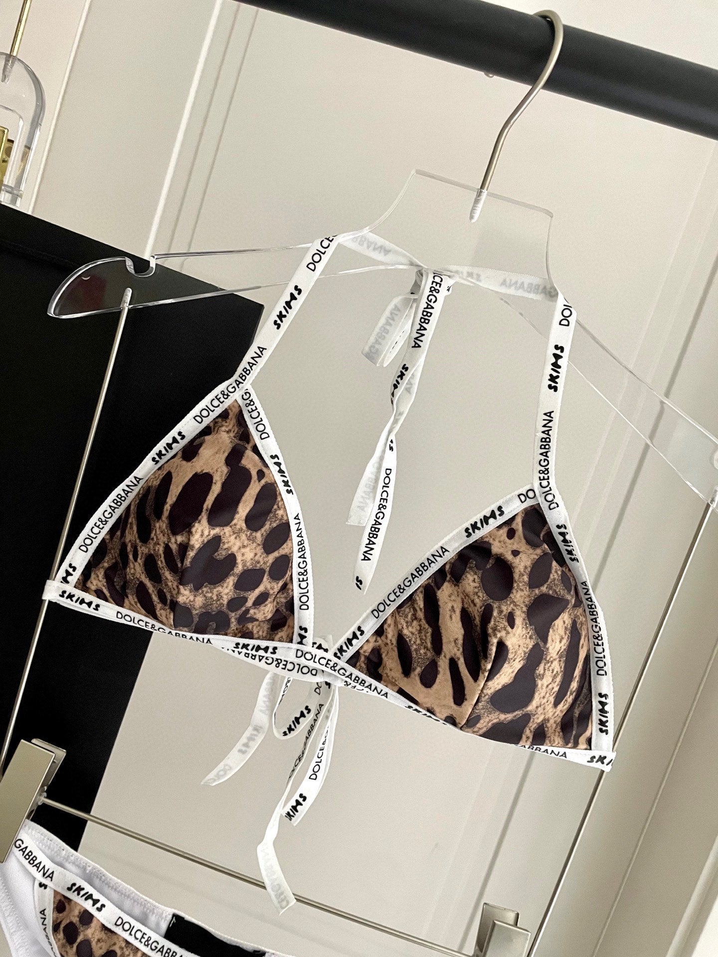 Fashionable leopard print bikini