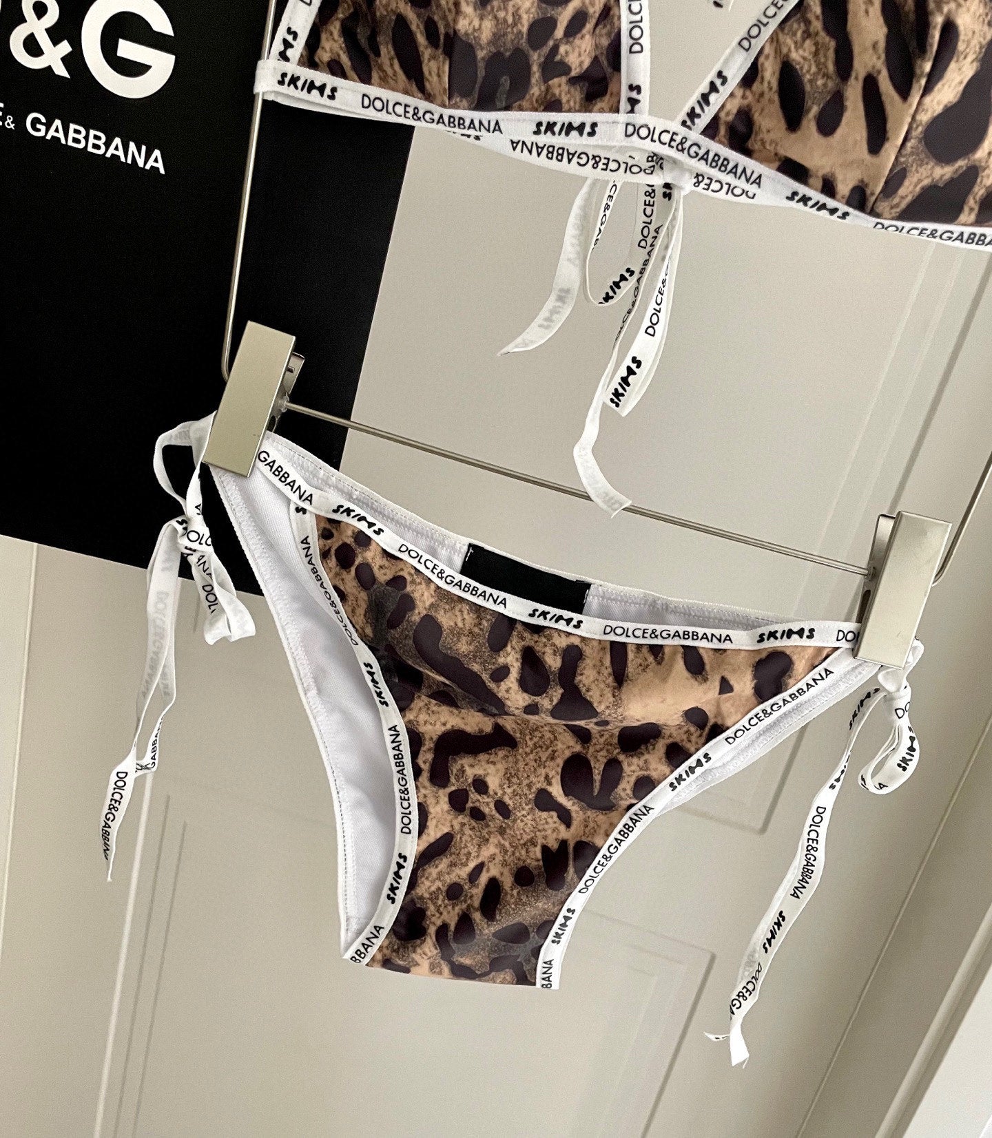 Fashionable leopard print bikini