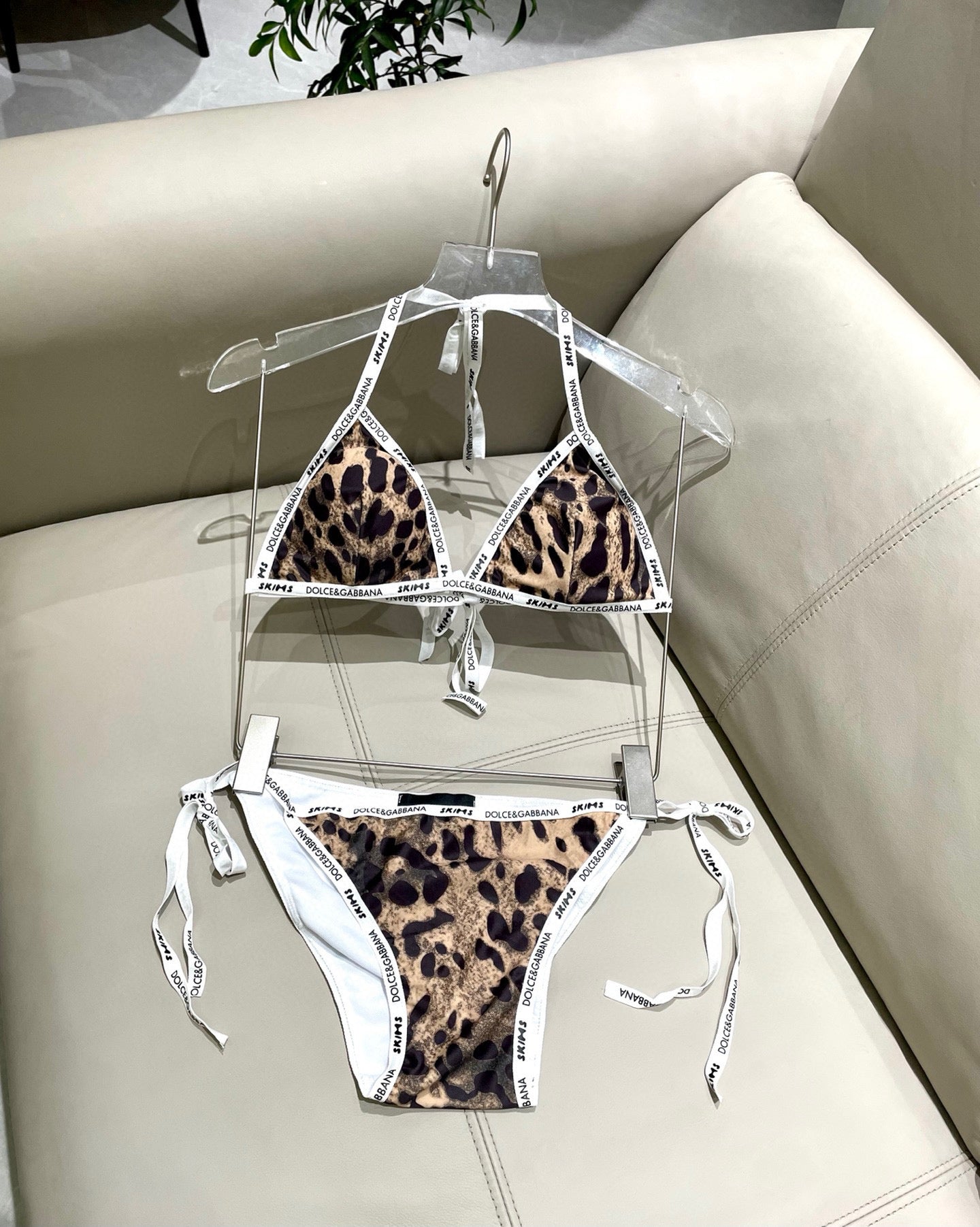 Fashionable leopard print bikini