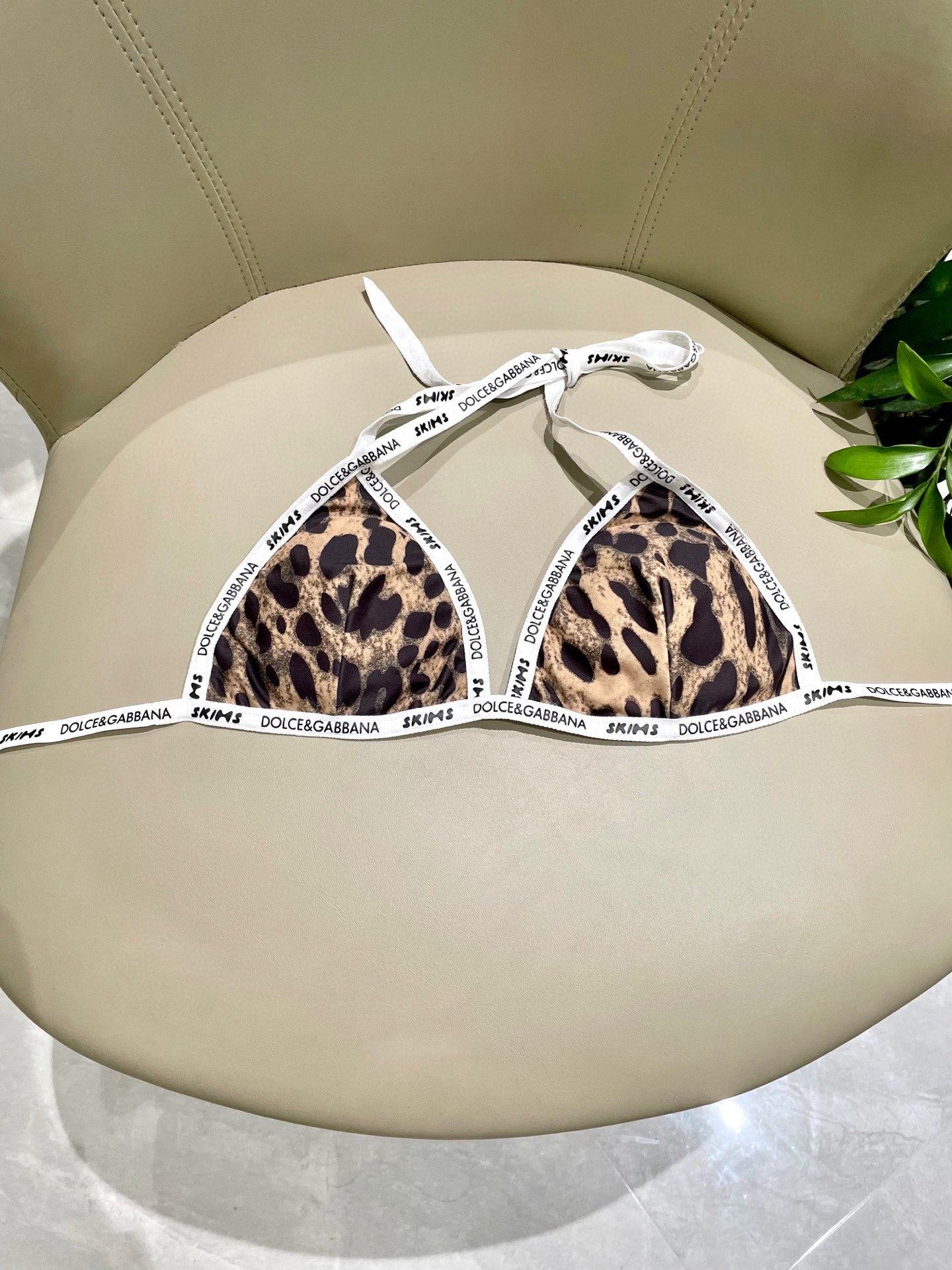 Fashionable leopard print bikini