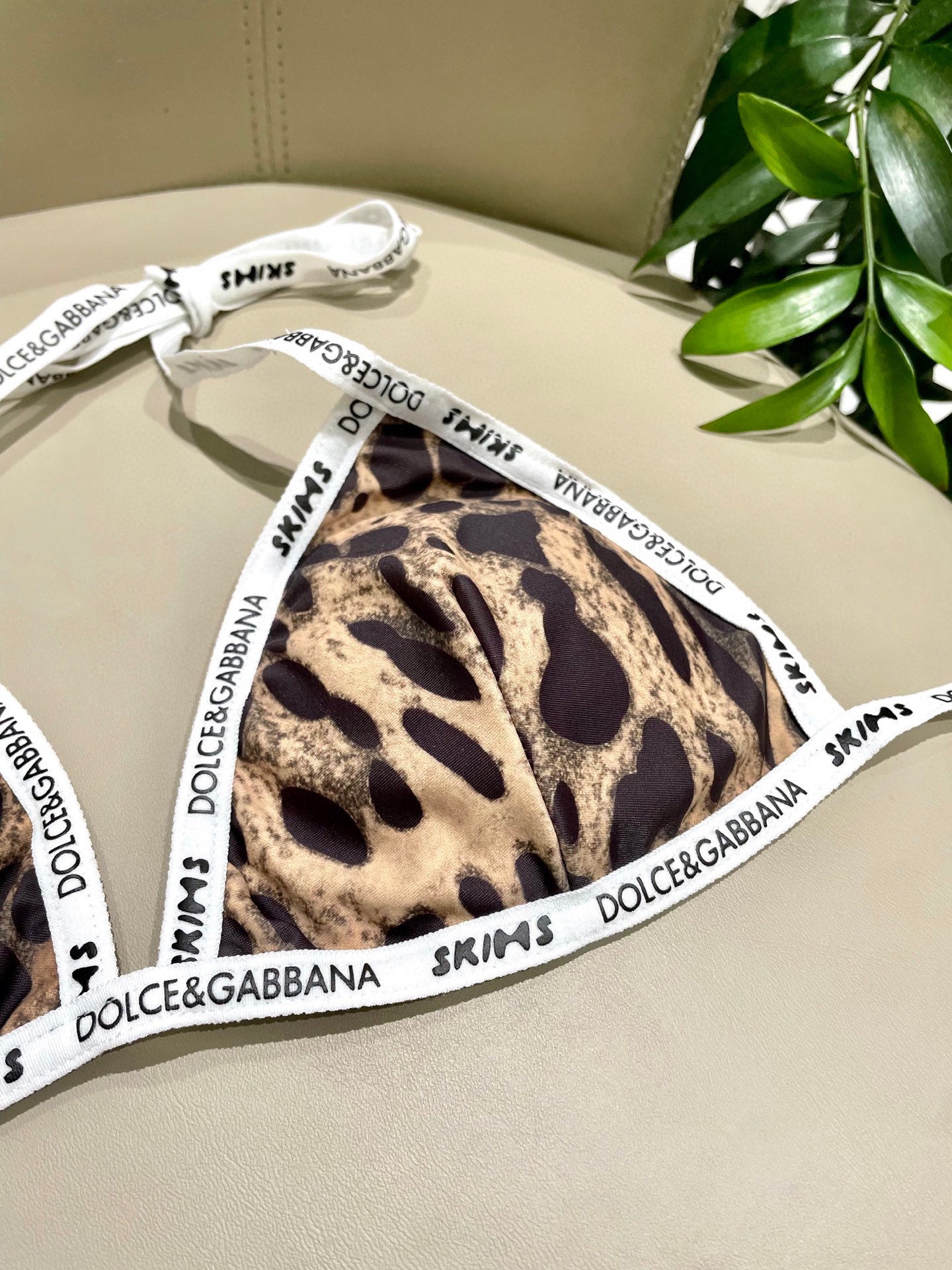 Fashionable leopard print bikini