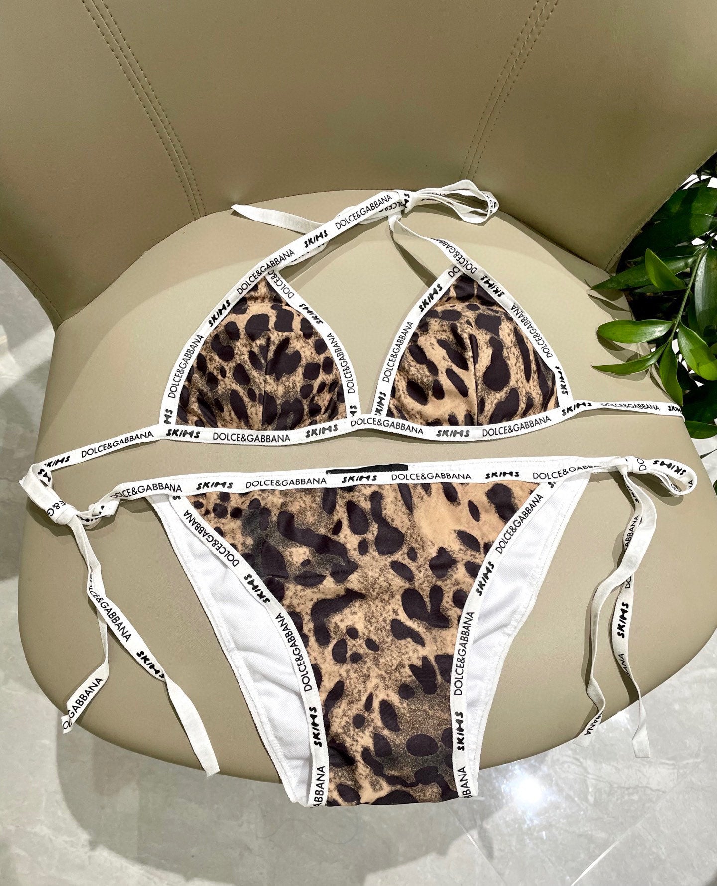 Fashionable leopard print bikini