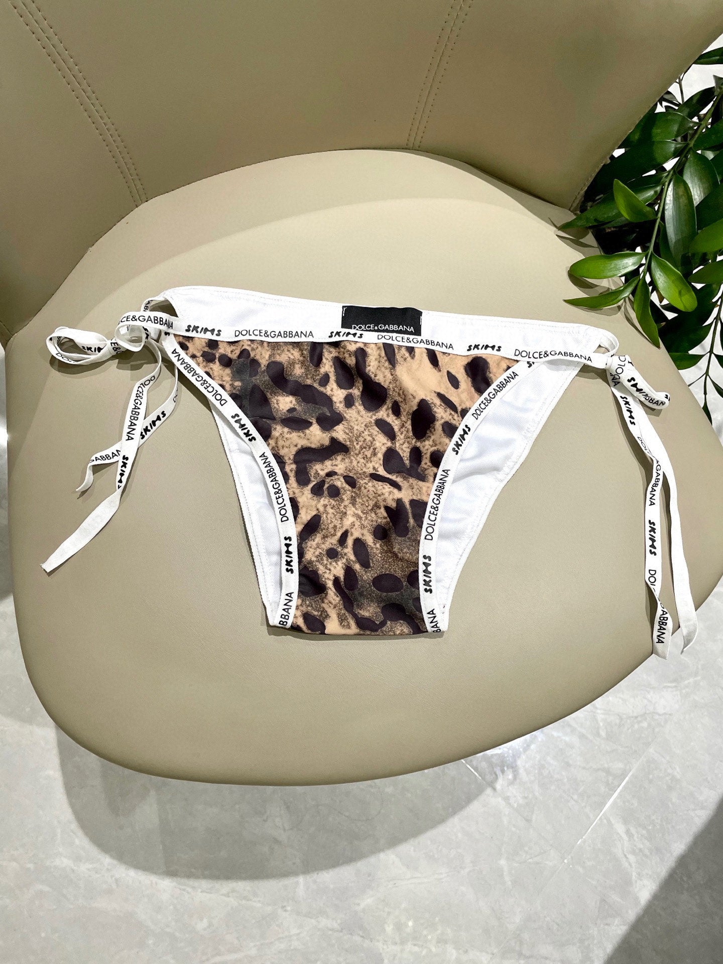 Fashionable leopard print bikini