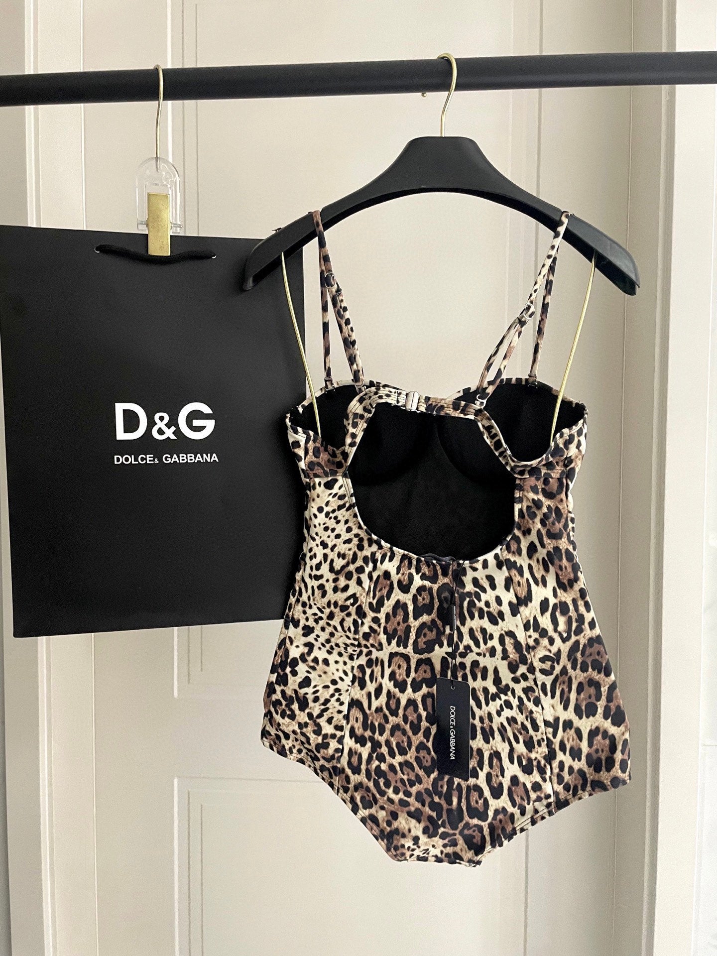 Fashionable leopard print one-piece swimsuit