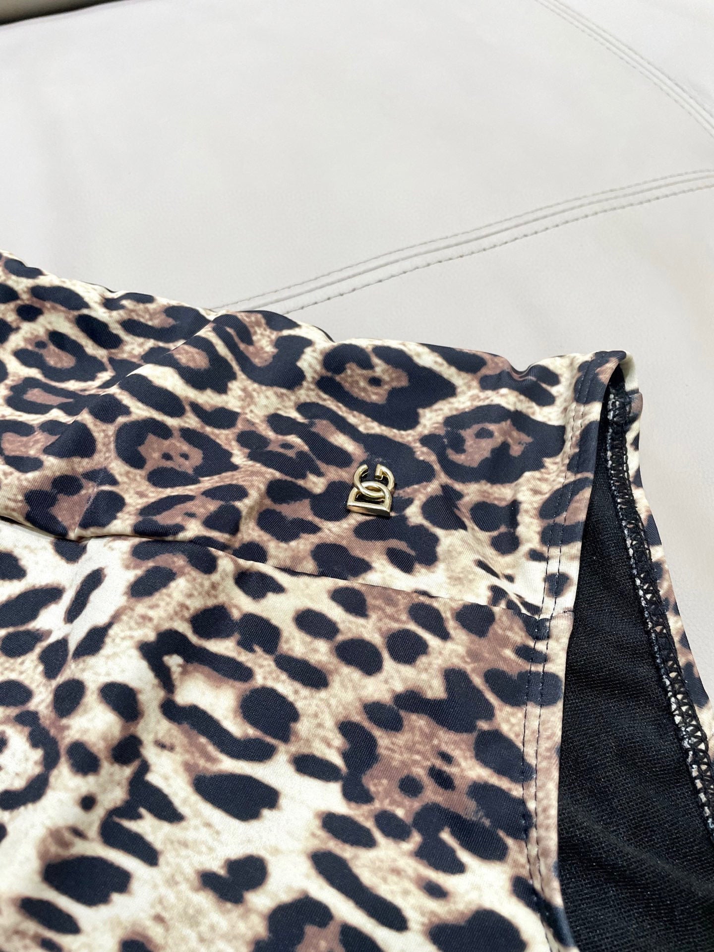Fashionable leopard print one-piece swimsuit