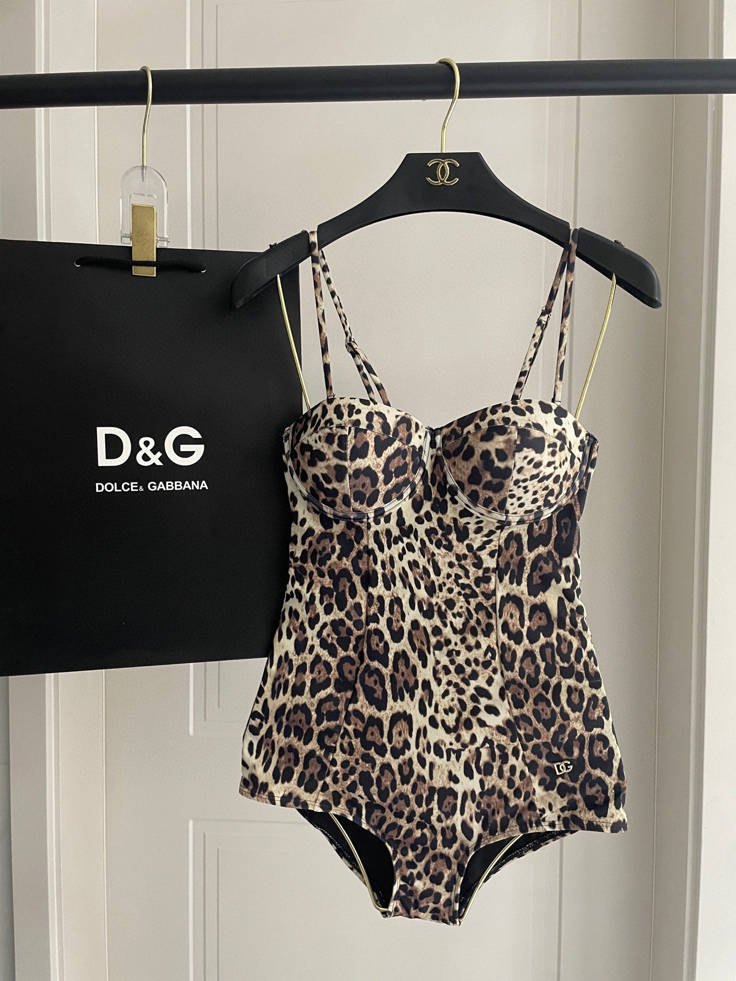 Fashionable leopard print one-piece swimsuit