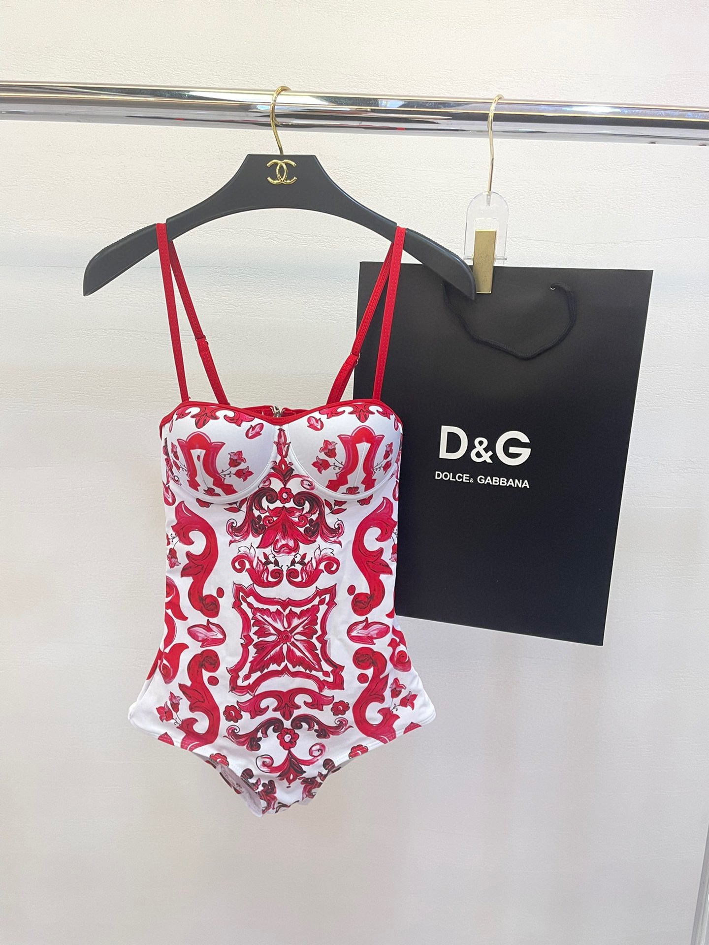 Strappy, underwired, push-up one-piece swimsuit