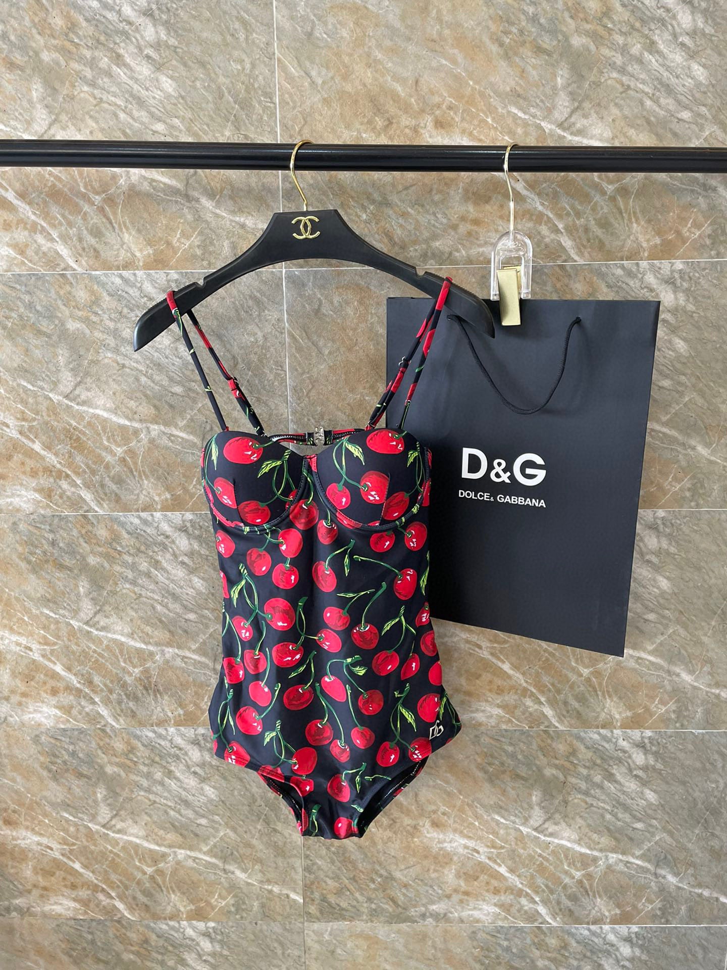 Strappy, underwired, push-up one-piece swimsuit