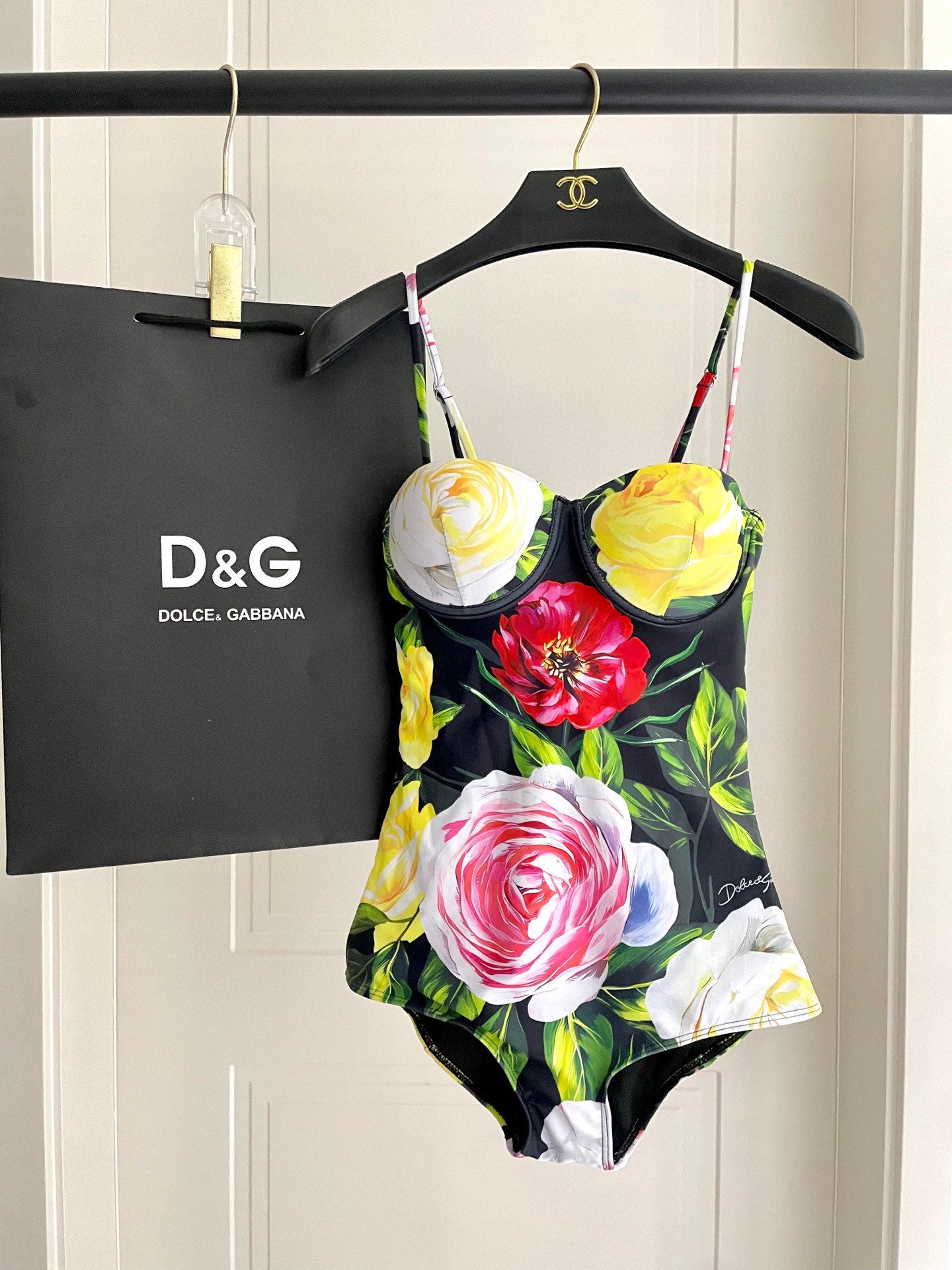 New one-piece swimsuit