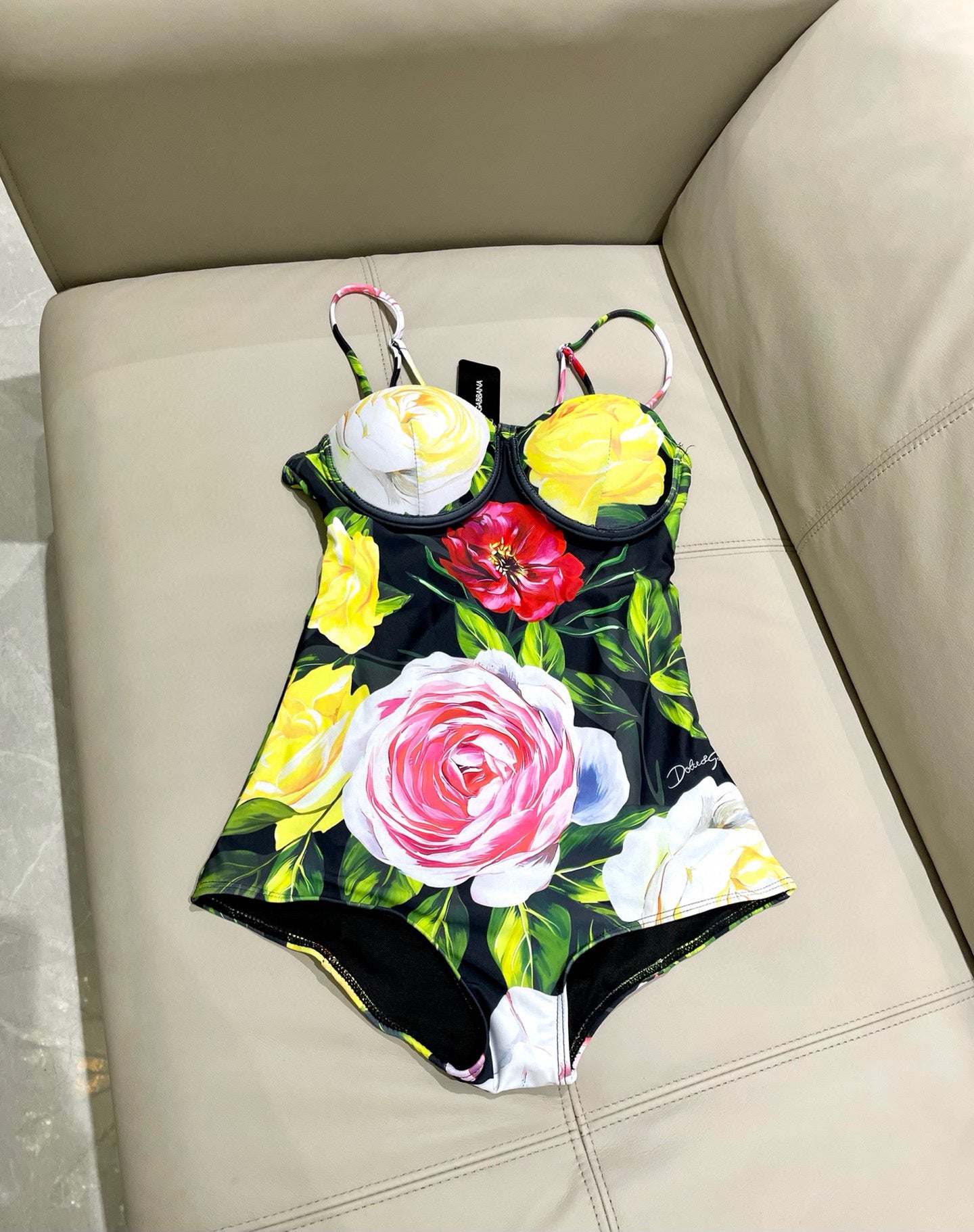New one-piece swimsuit