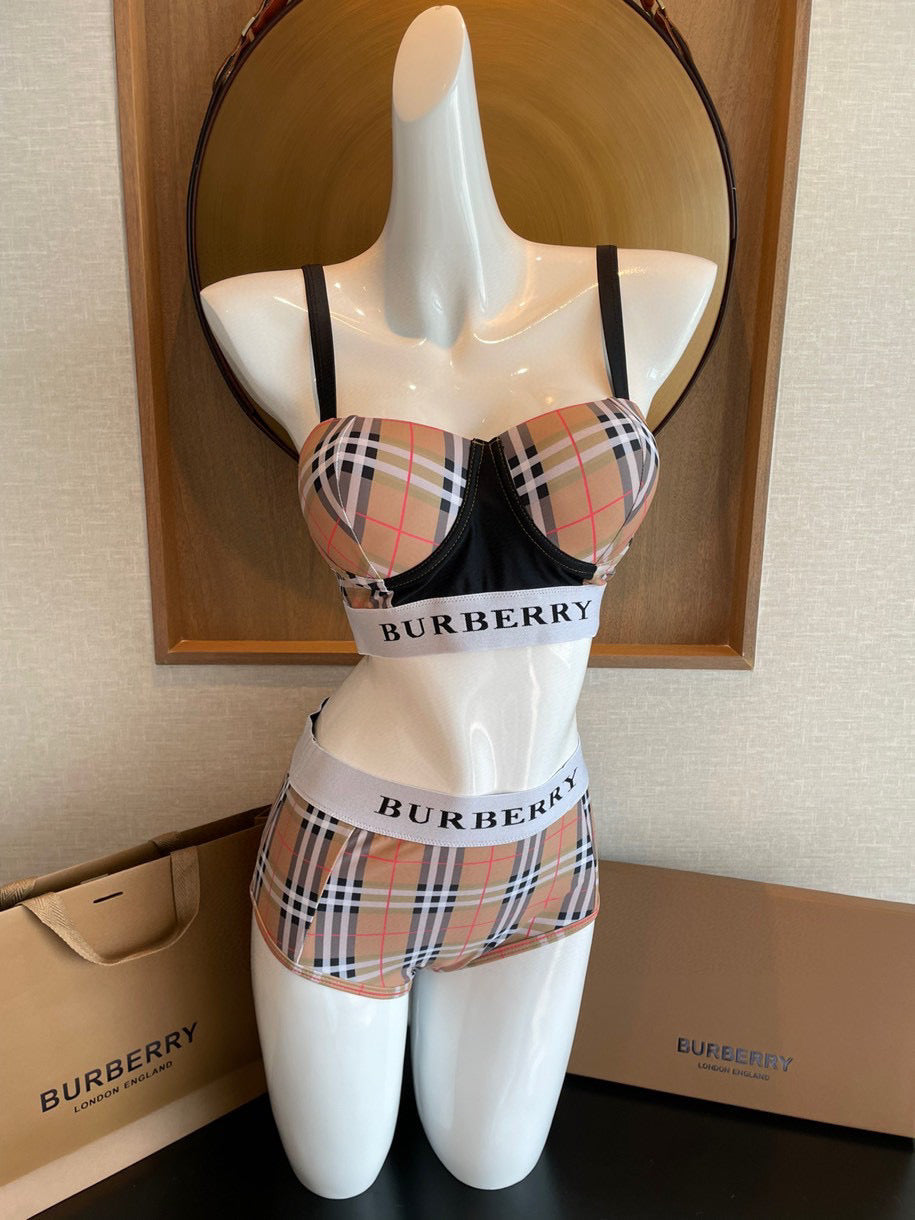 High-waisted bikini