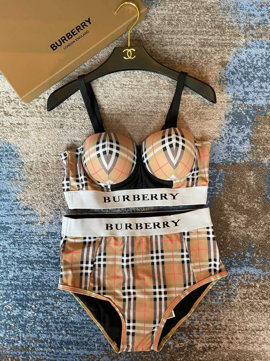 High-waisted bikini