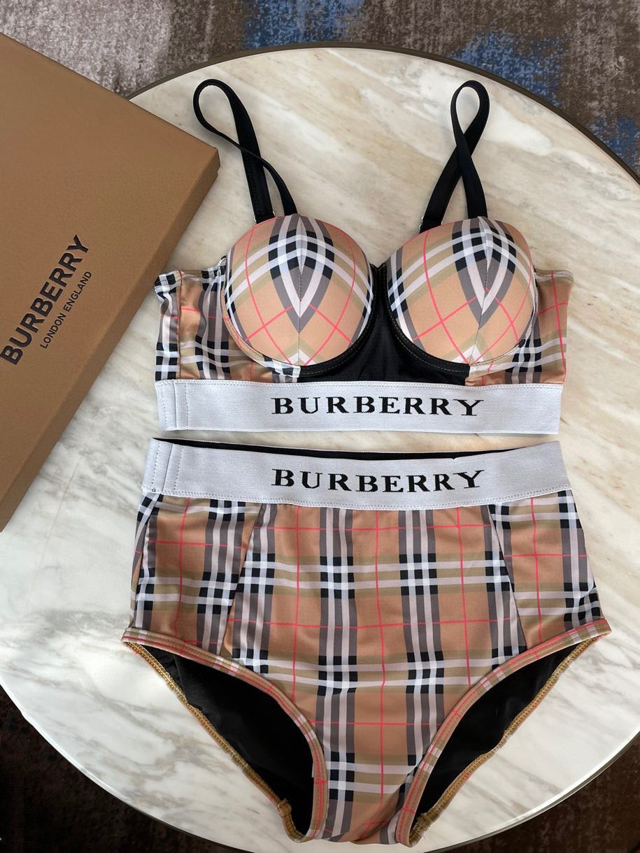 High-waisted bikini