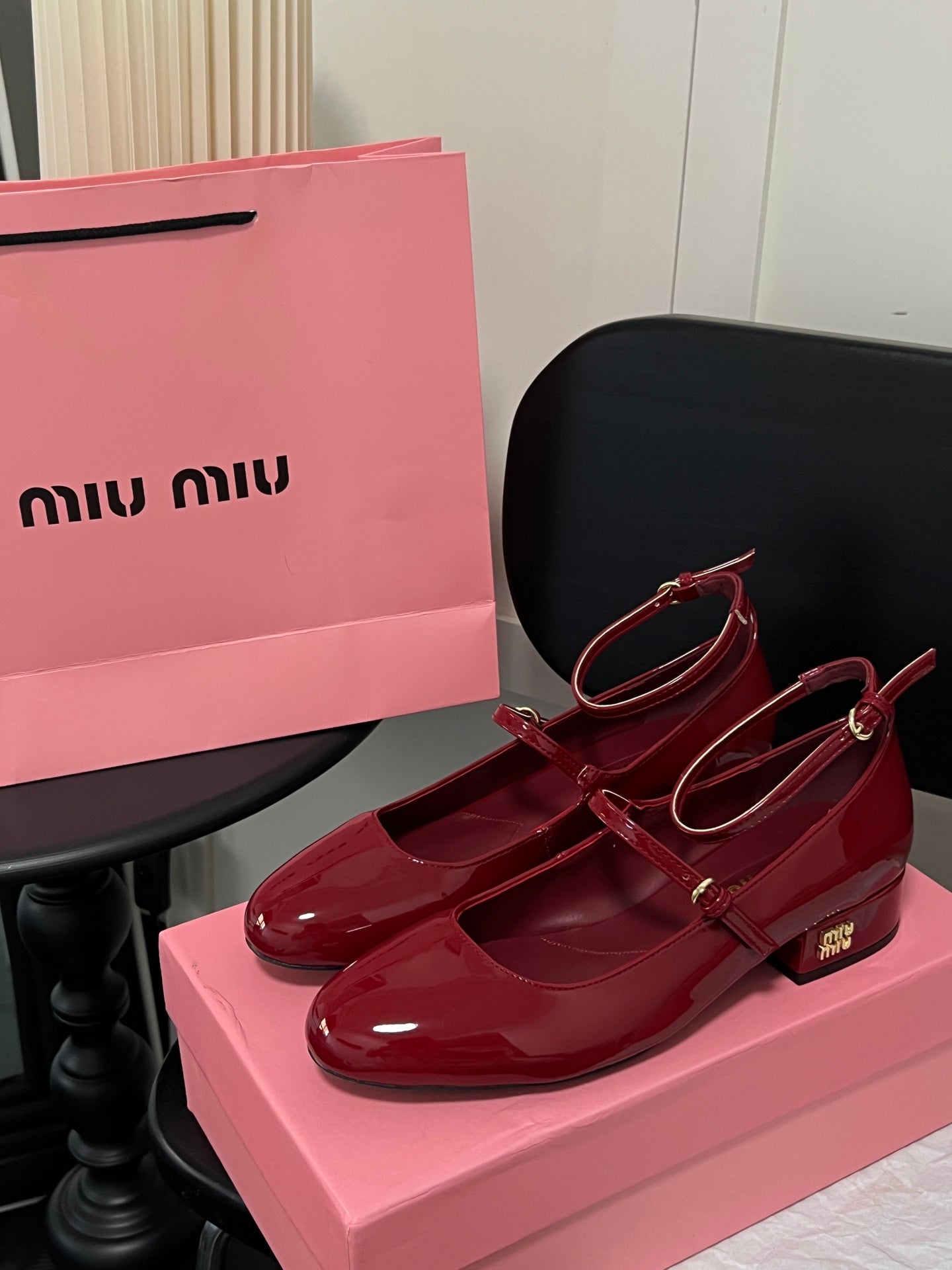 Mary Jane style flat shoes