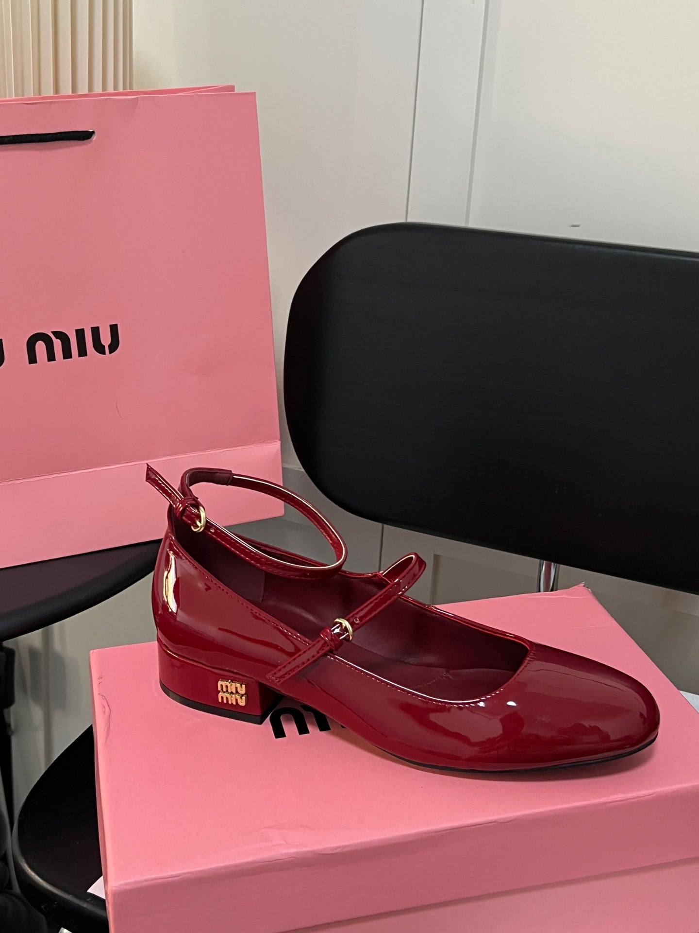 Mary Jane style flat shoes