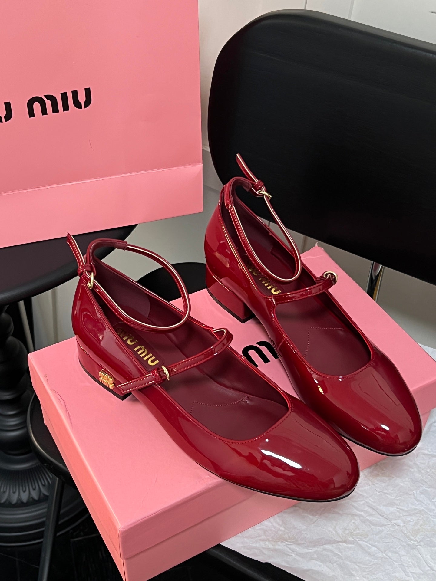 Mary Jane style flat shoes
