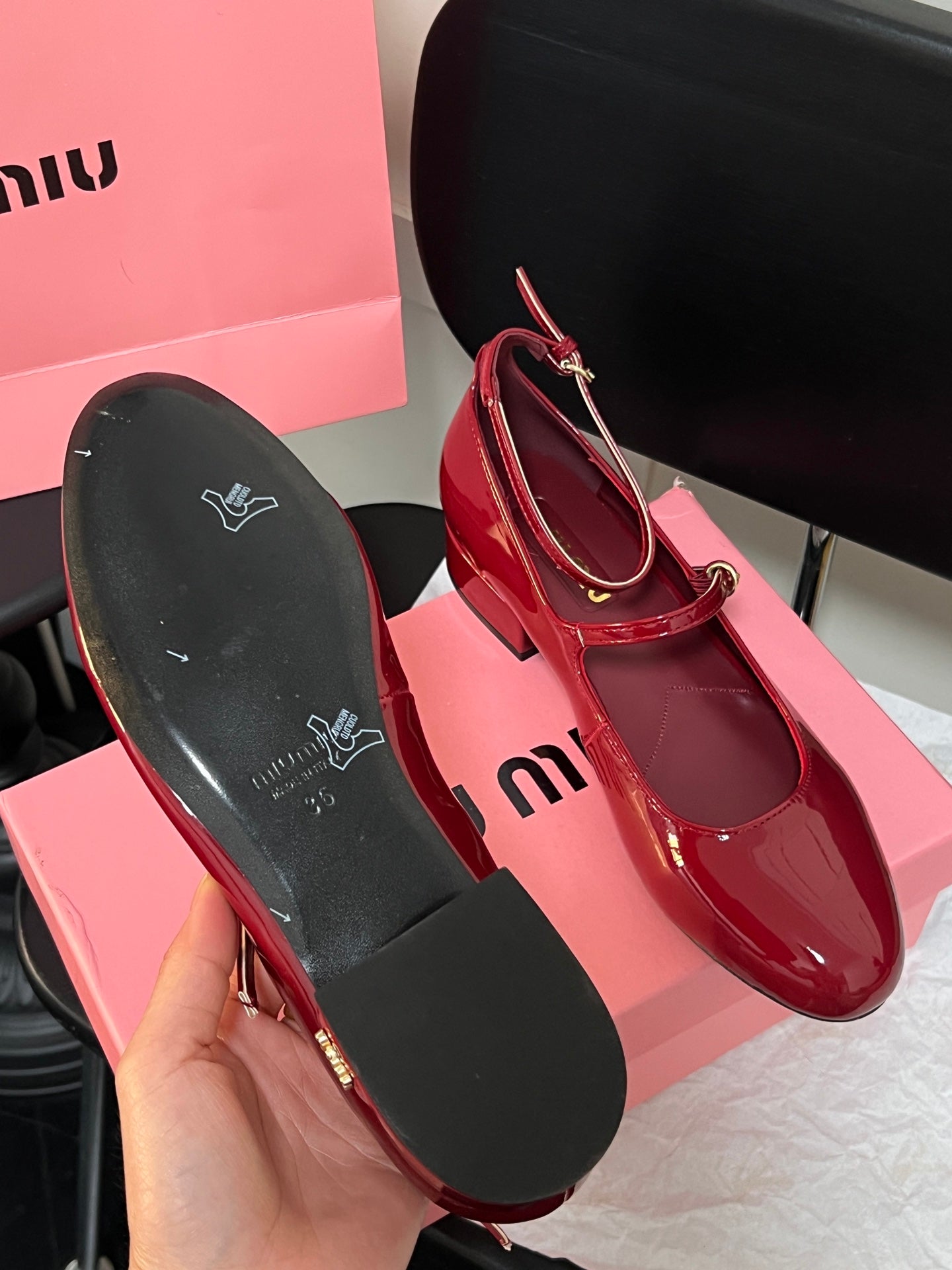 Mary Jane style flat shoes