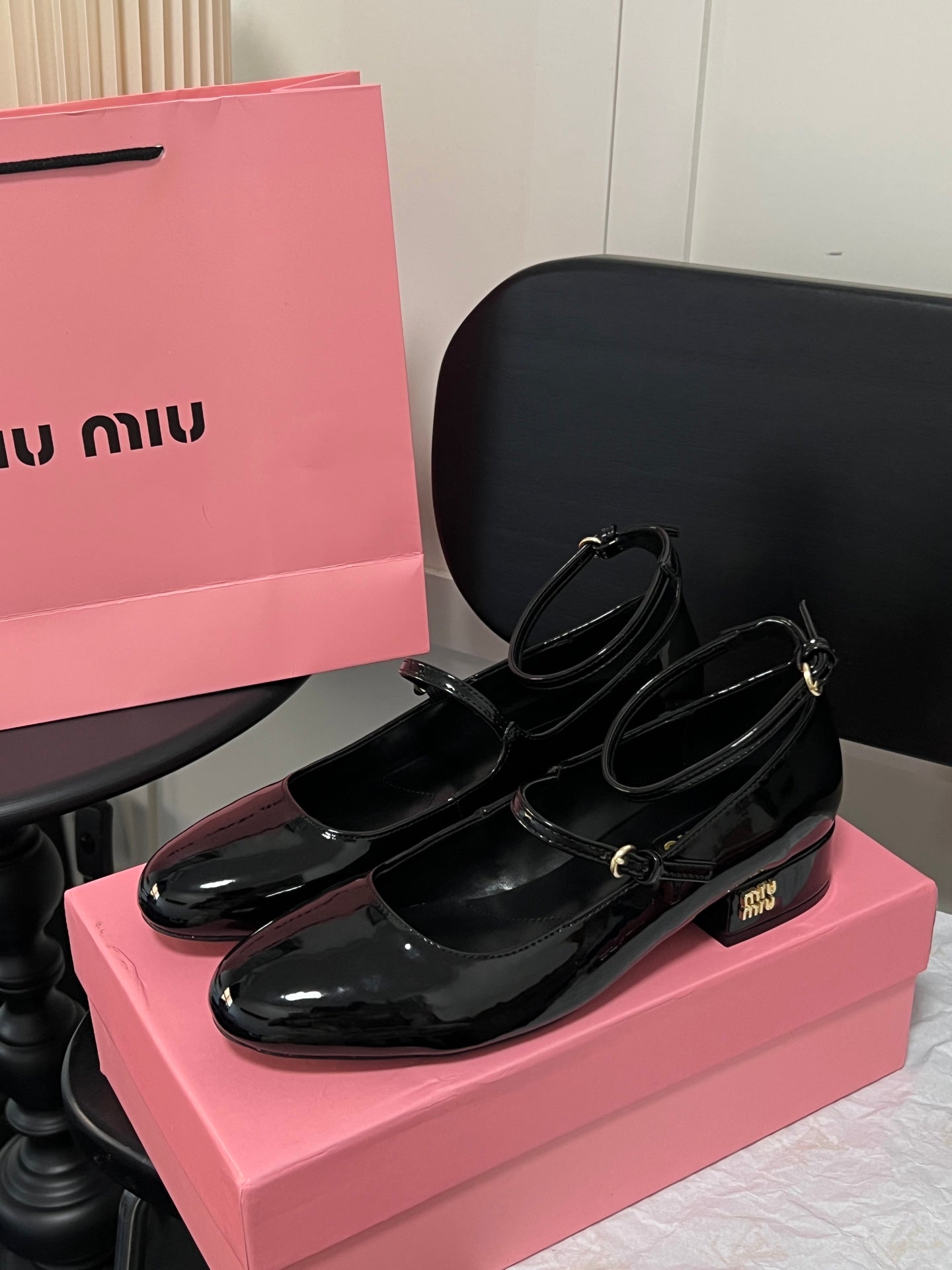 Mary Jane style flat shoes