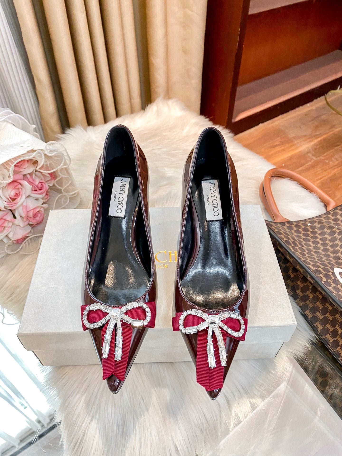 New stylish and versatile high-heeled shoes