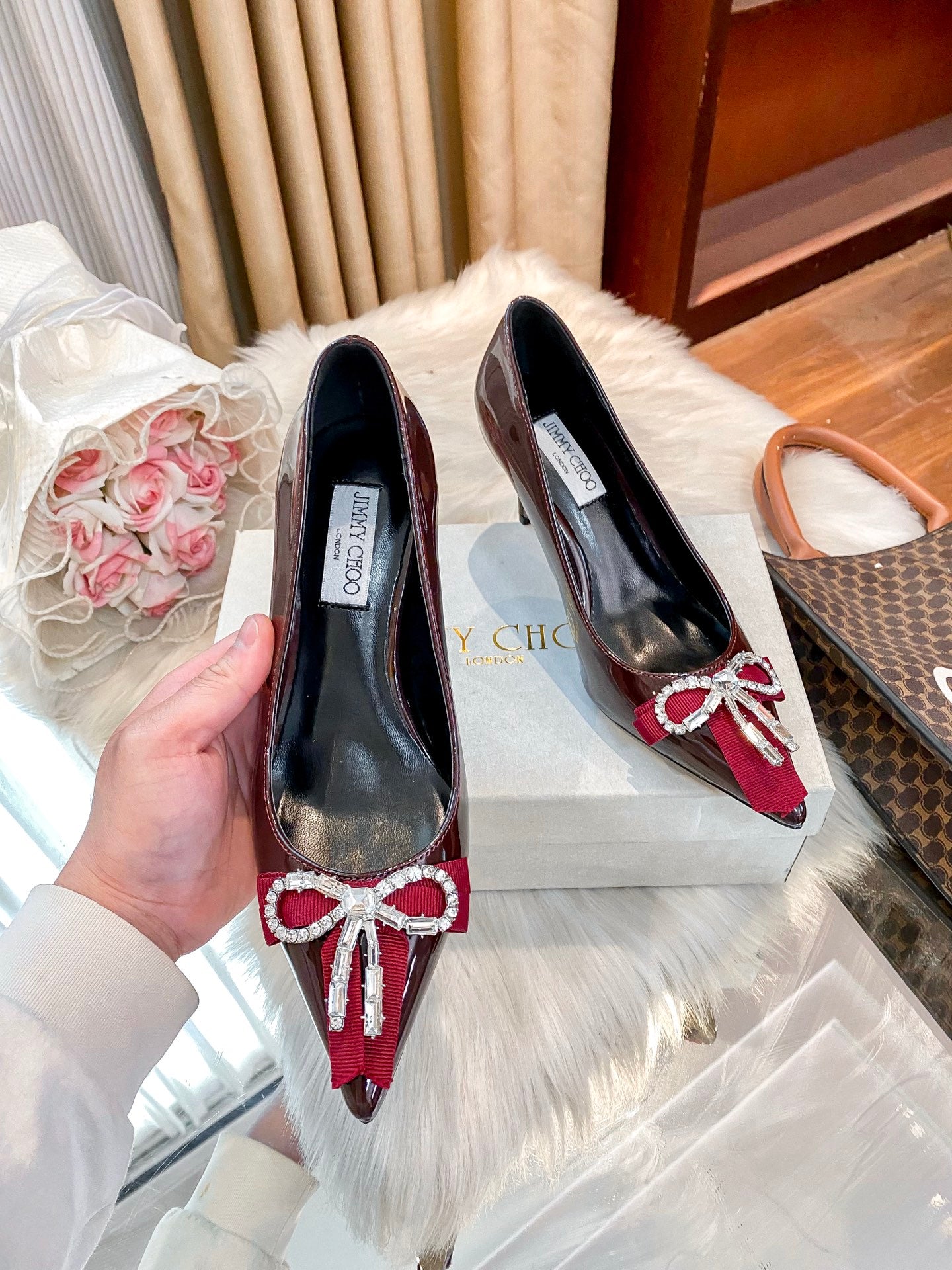 New stylish and versatile high-heeled shoes