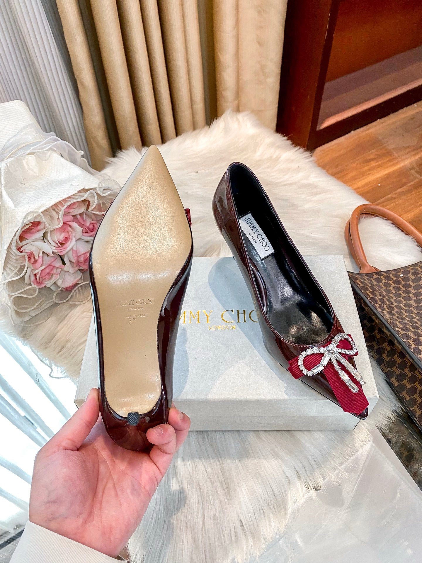 New stylish and versatile high-heeled shoes
