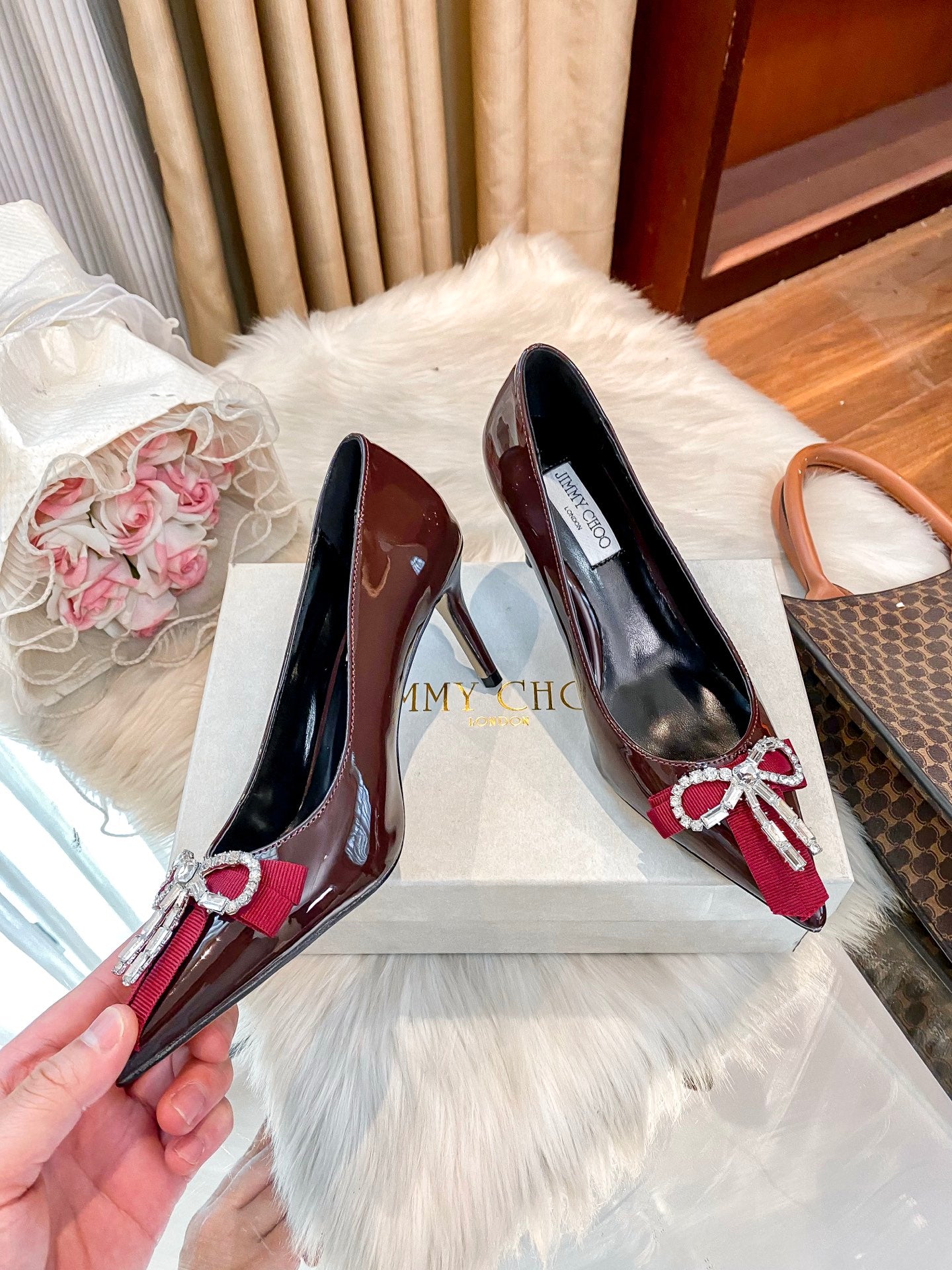New stylish and versatile high-heeled shoes