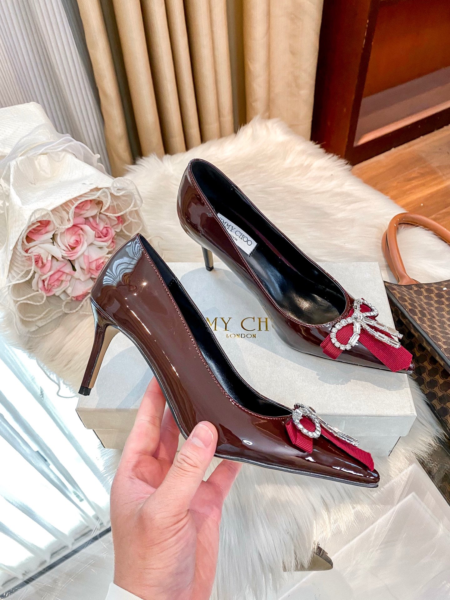 New stylish and versatile high-heeled shoes
