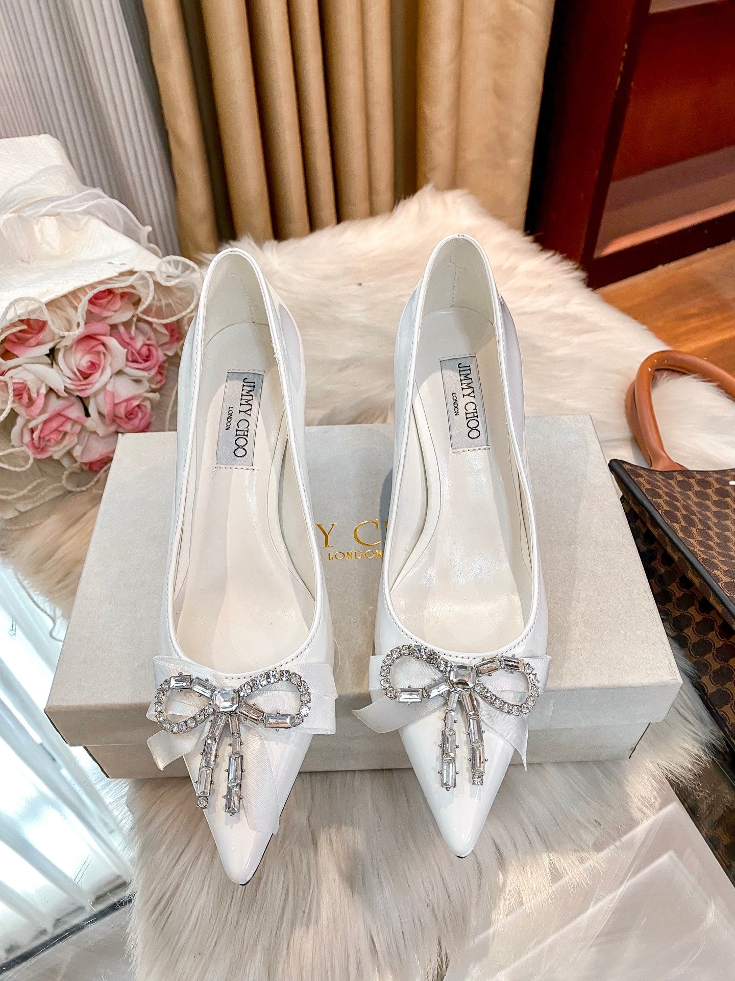 New stylish and versatile high-heeled shoes