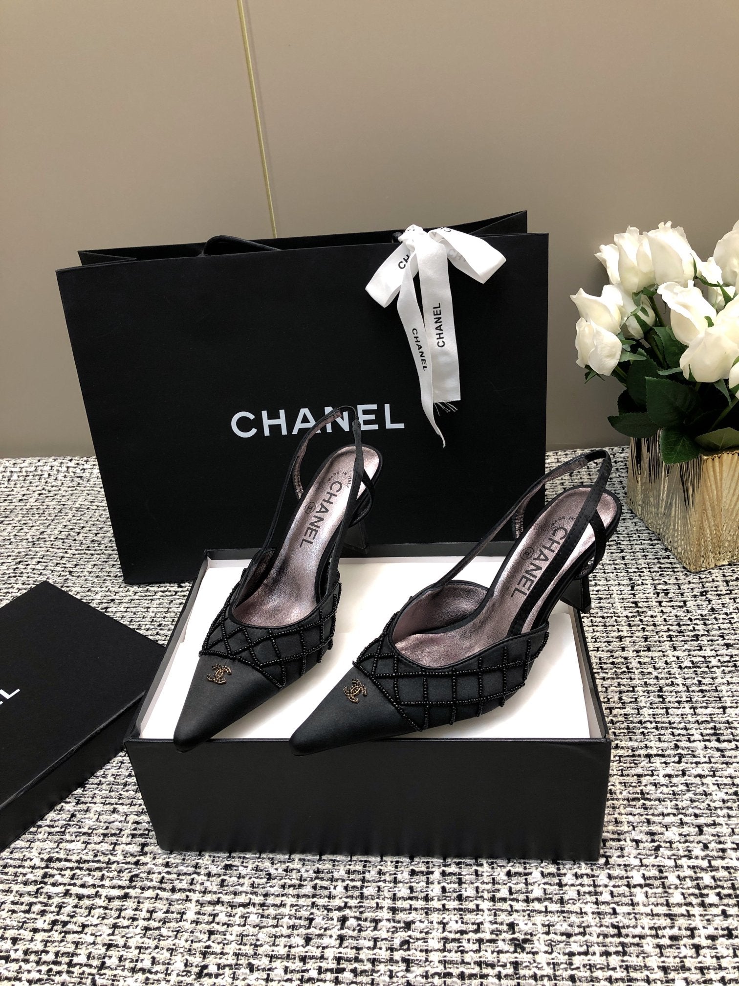 Pointed-toe high-heeled sandals