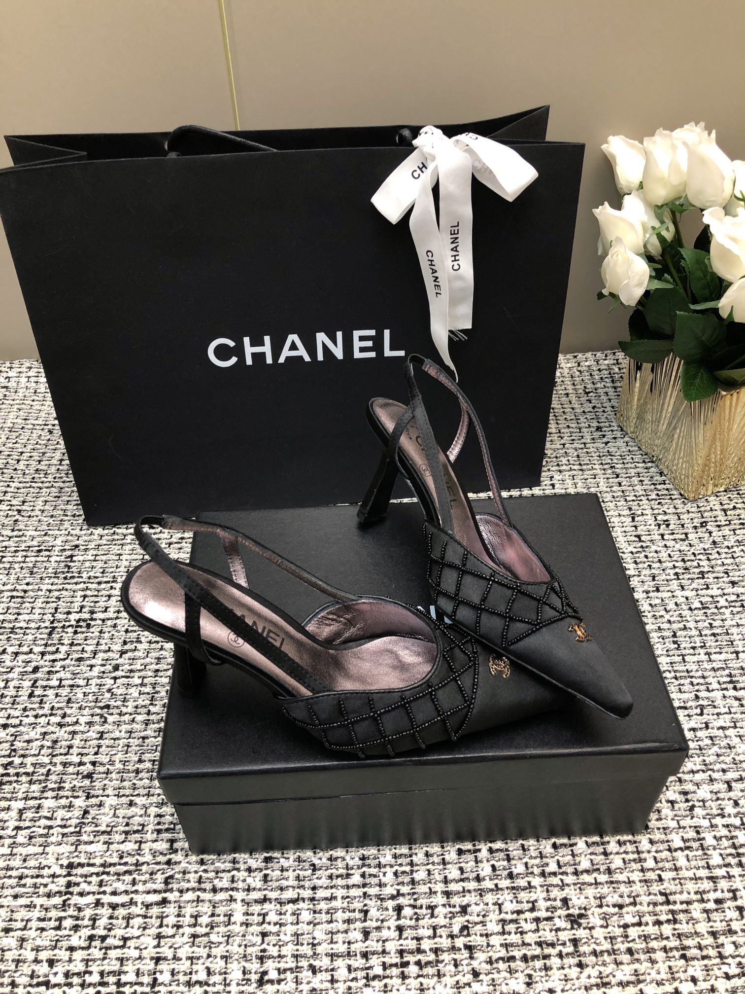 Pointed-toe high-heeled sandals