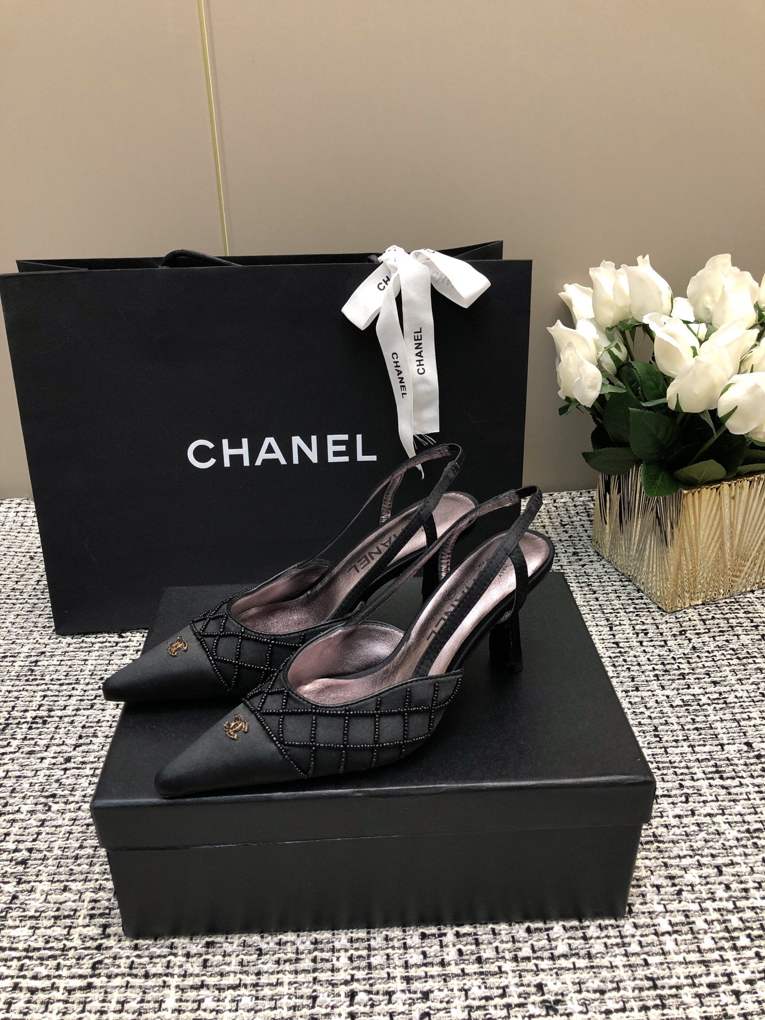 Pointed-toe high-heeled sandals