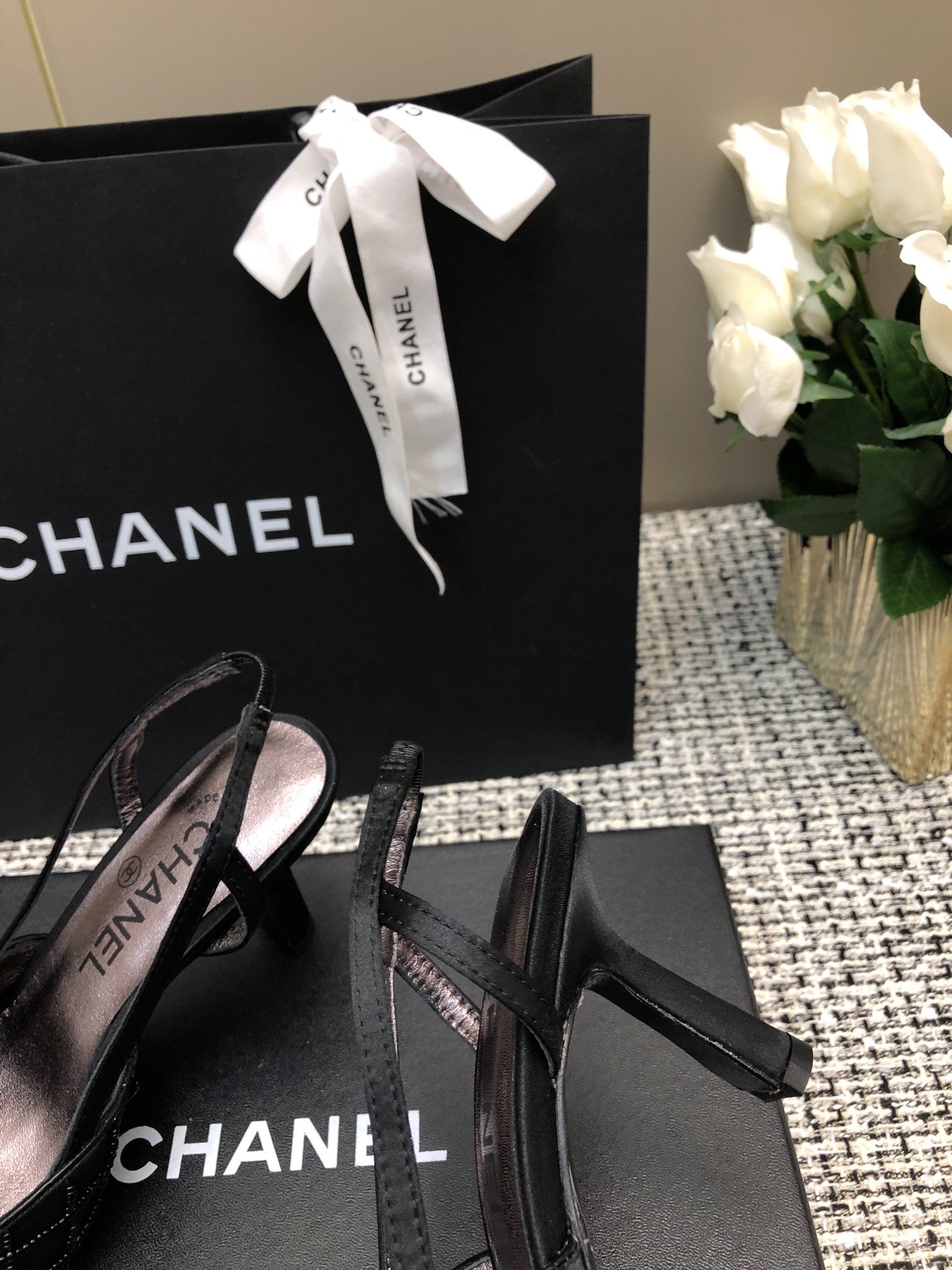 Pointed-toe high-heeled sandals