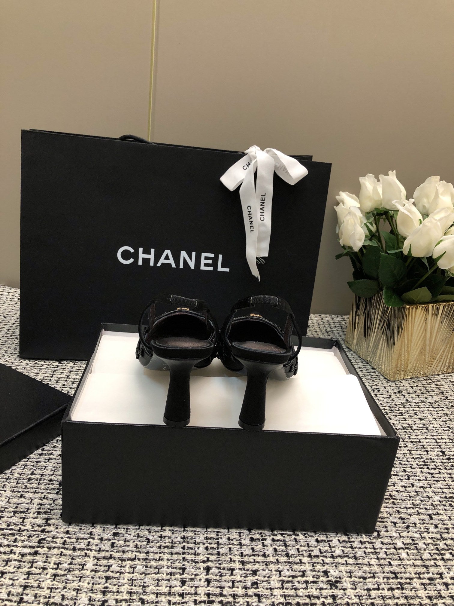 Pointed-toe high-heeled sandals