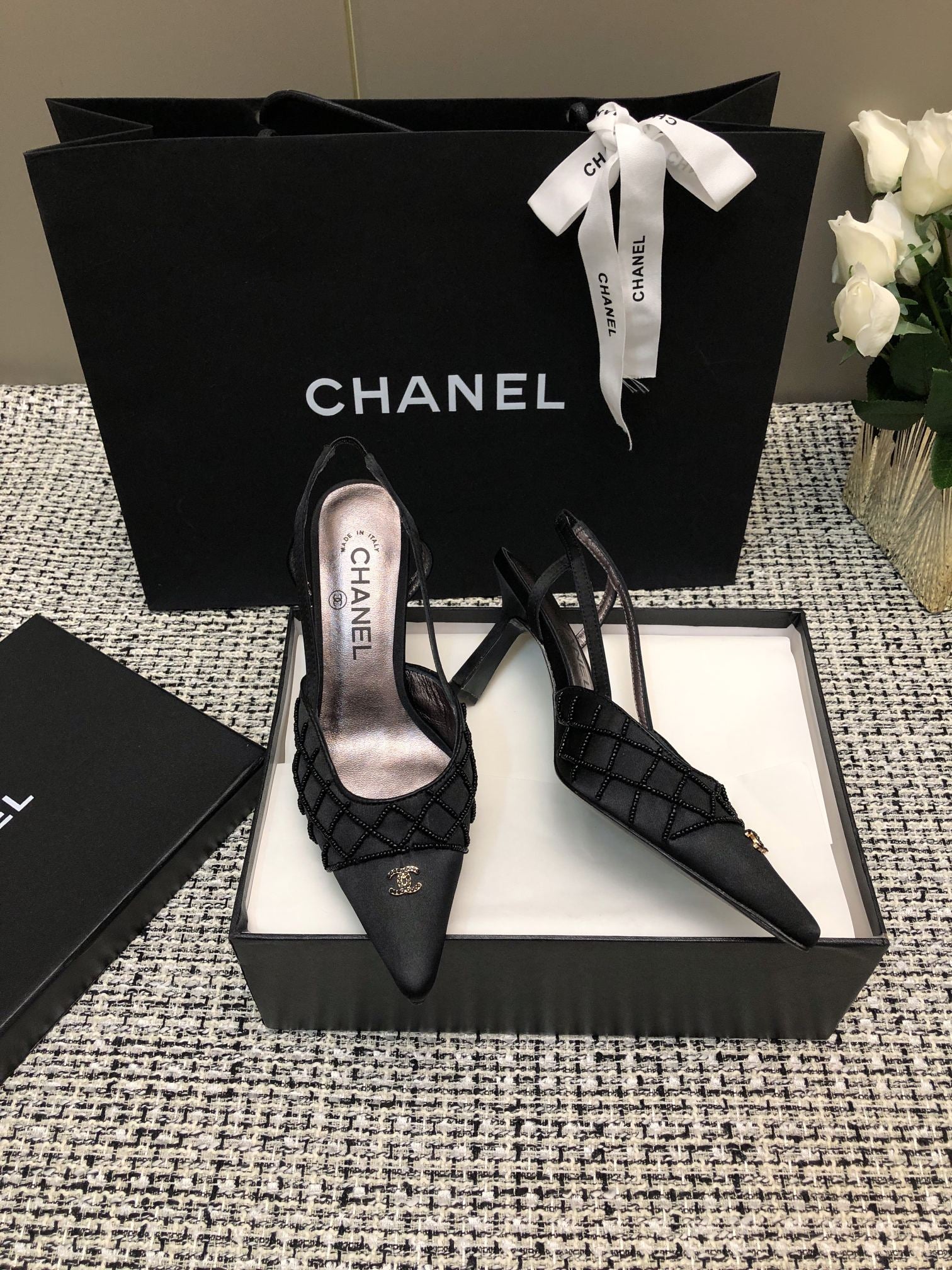 Pointed-toe high-heeled sandals