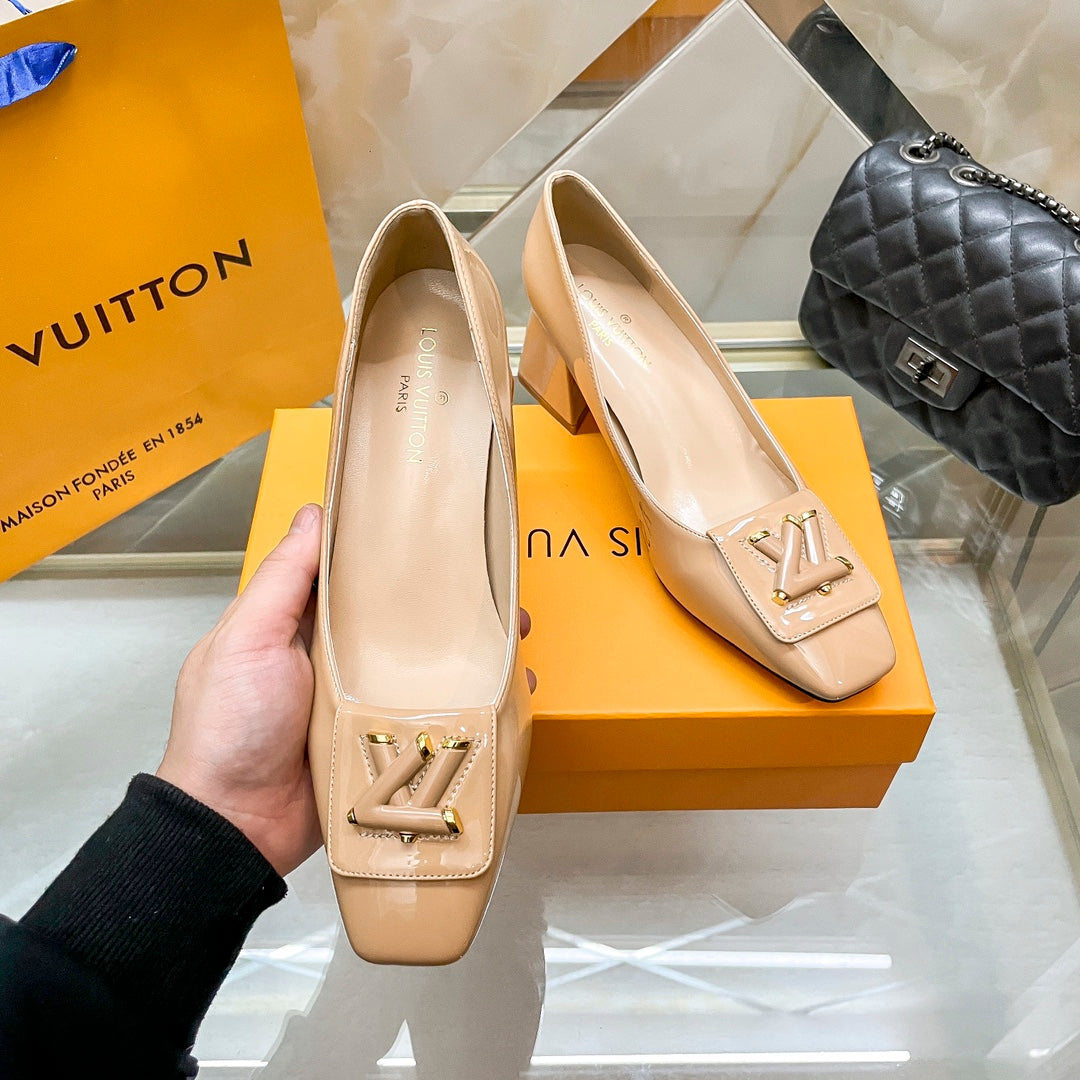 New style chunky-heeled shoes