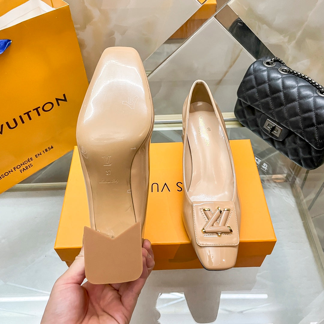 New style chunky-heeled shoes