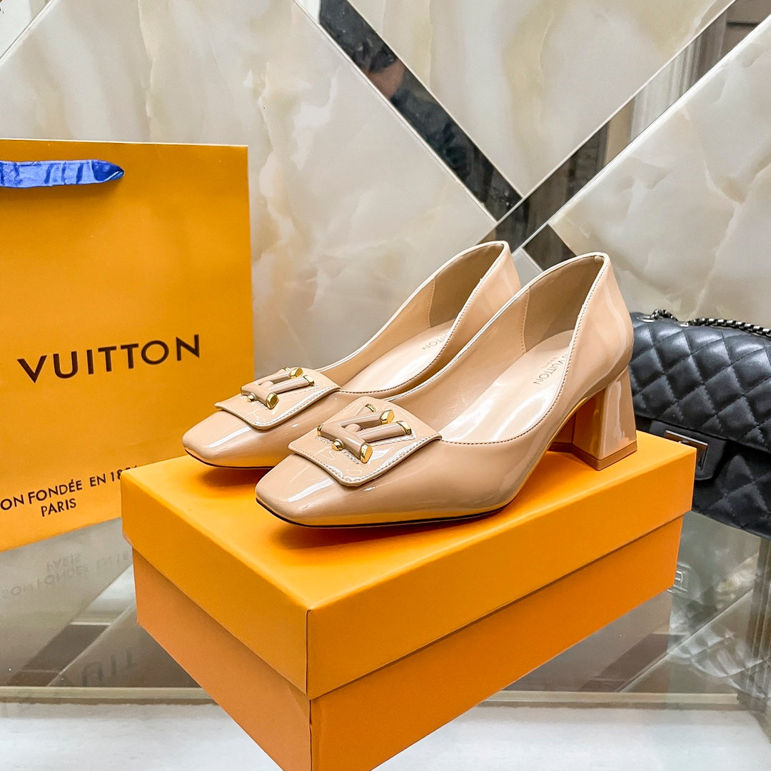 New style chunky-heeled shoes