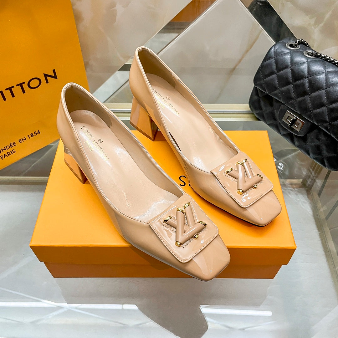 New style chunky-heeled shoes